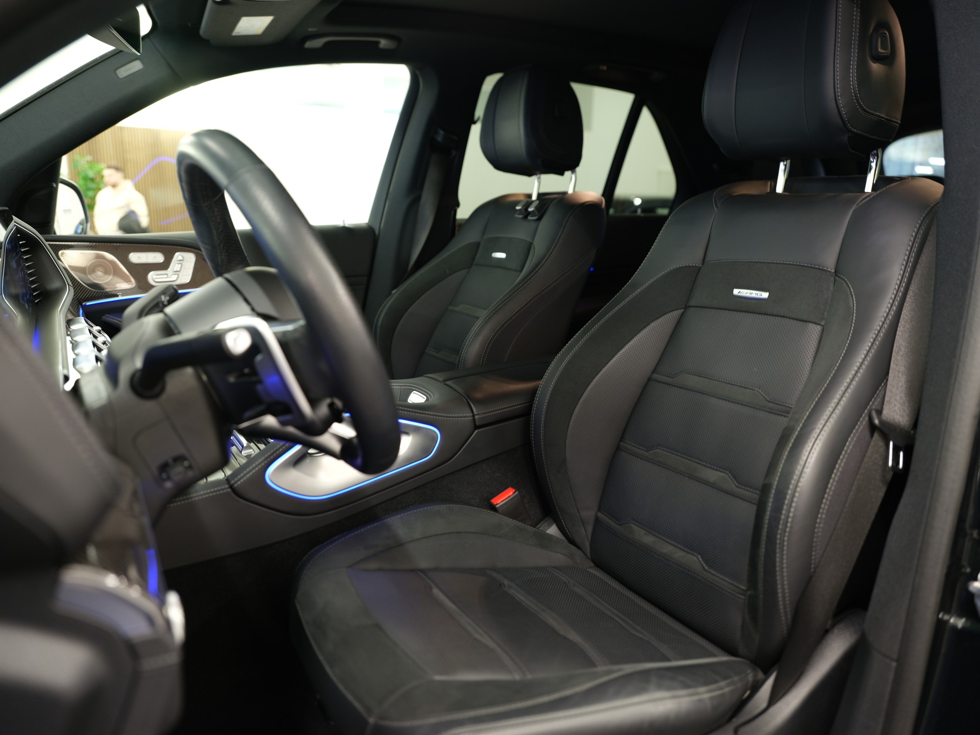 MERCEDES-BENZ GLE 53 AMG 4Matic+ 9G-Speedshift *Pano* *Head-Up* *Burmester* *Carbon Paket* *Sitzbelüftung*-image-15