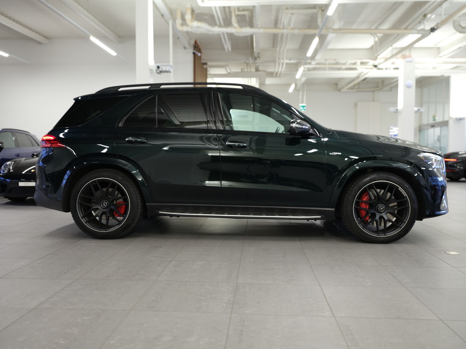MERCEDES-BENZ GLE 53 AMG 4Matic+ 9G-Speedshift *Pano* *Head-Up* *Burmester* *Carbon Paket* *Sitzbelüftung*-image-7