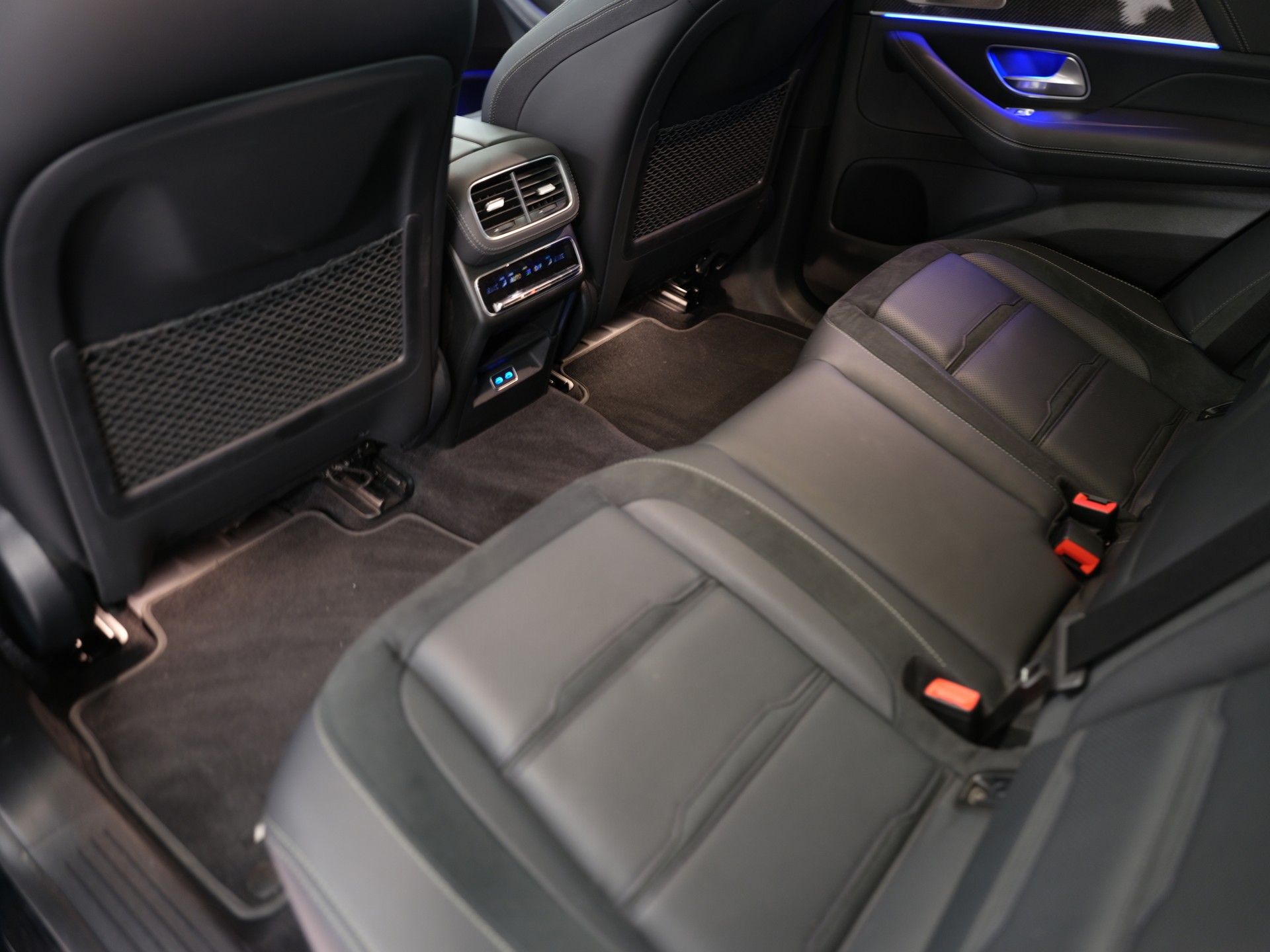 MERCEDES-BENZ GLE 53 AMG 4Matic+ 9G-Speedshift *Pano* *Head-Up* *Burmester* *Carbon Paket* *Sitzbelüftung*-image-24
