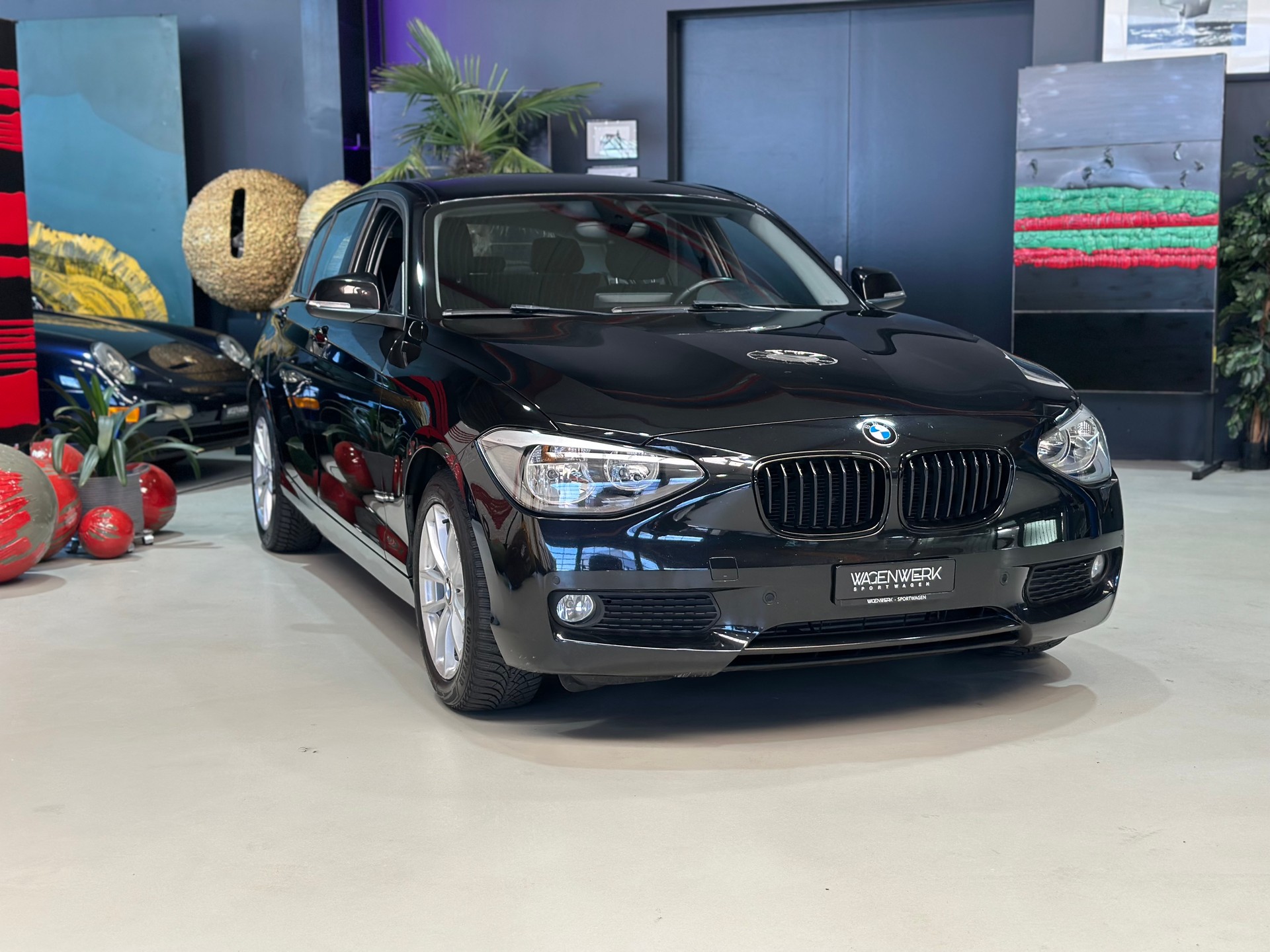 BMW 116d Urban Line-showroom-element-1