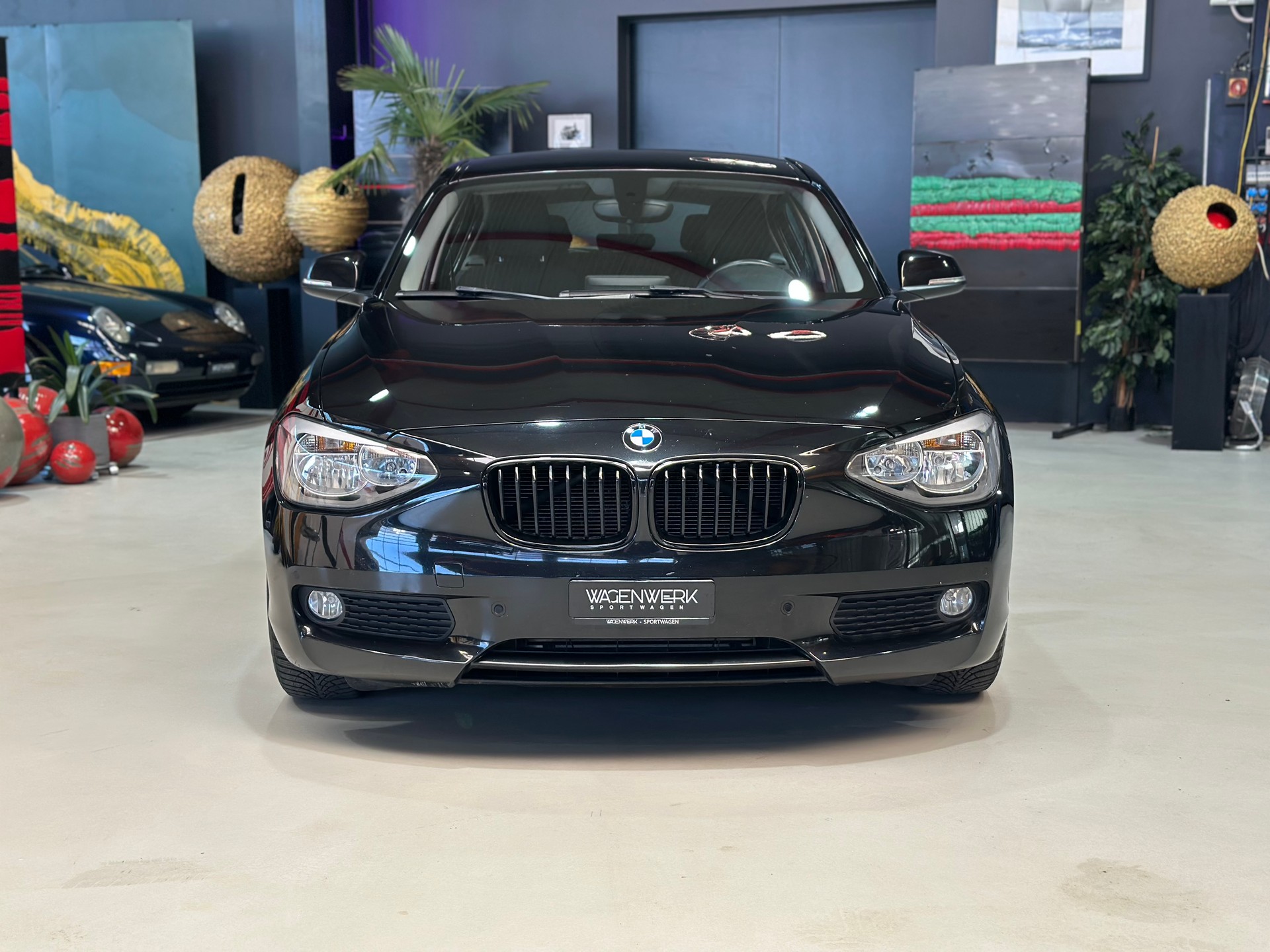 BMW 116d Urban Line-showroom-element-2