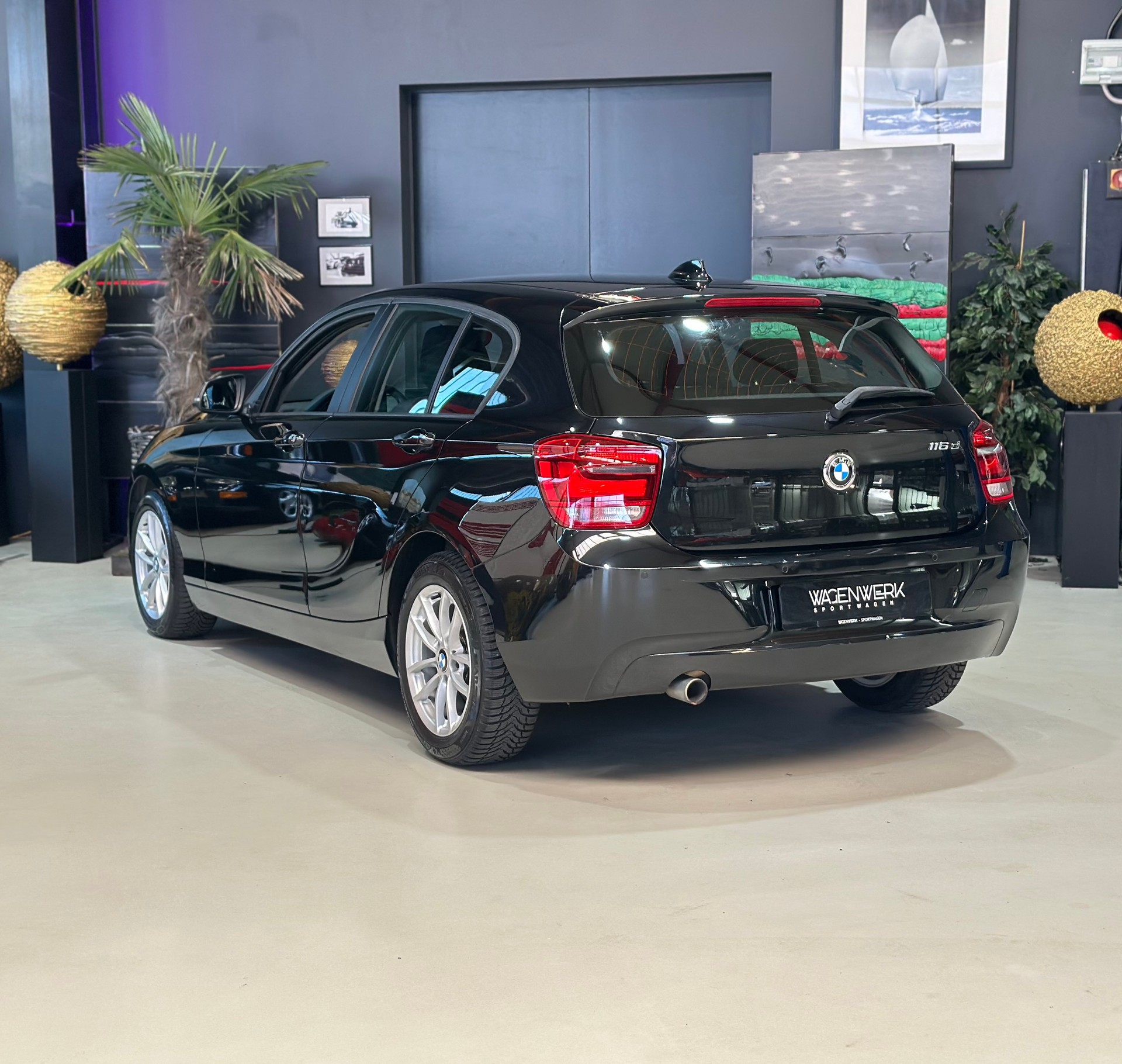 BMW 116d Urban Line-showroom-element-3