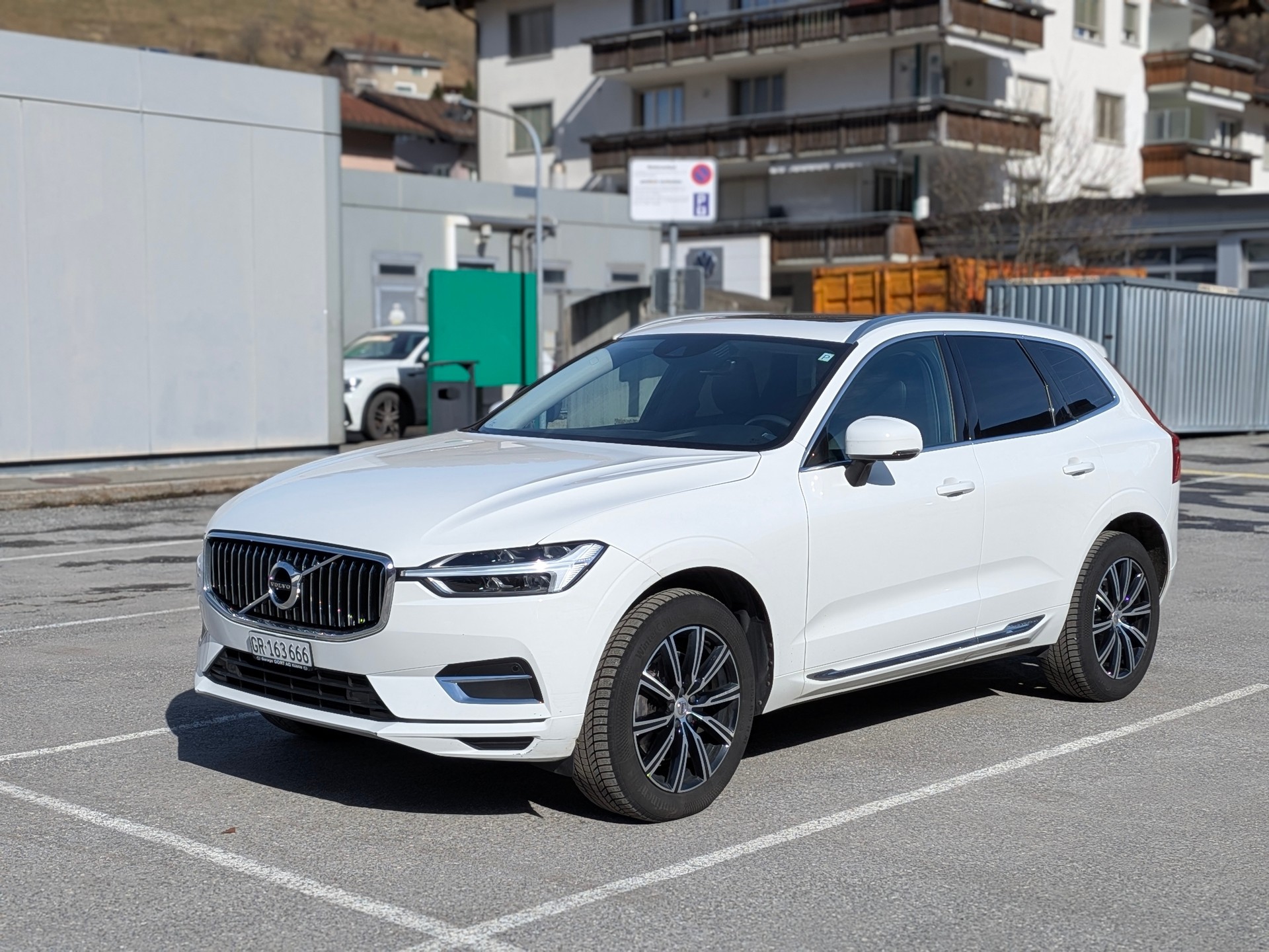 VOLVO XC60 B4 Diesel Mild Hybrid AWD Inscription Geartronic-image-0