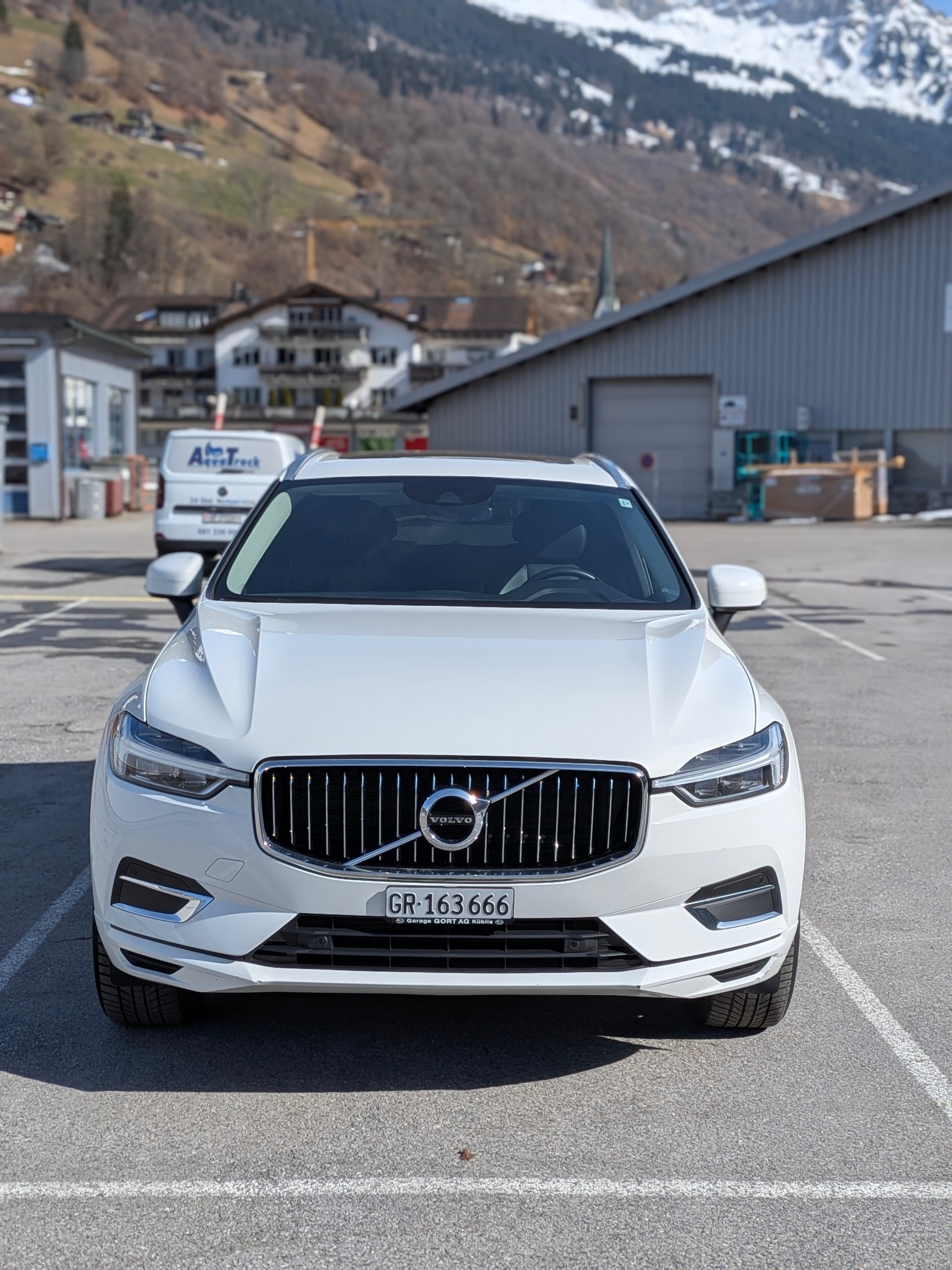 VOLVO XC60 B4 Diesel Mild Hybrid AWD Inscription Geartronic-image-1
