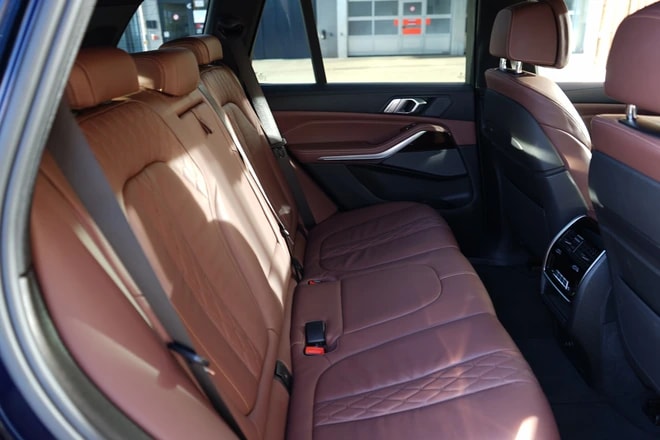 BMW X5 xDrive M50i Steptronic-image-12