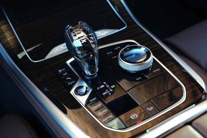 BMW X5 xDrive M50i Steptronic-image-9