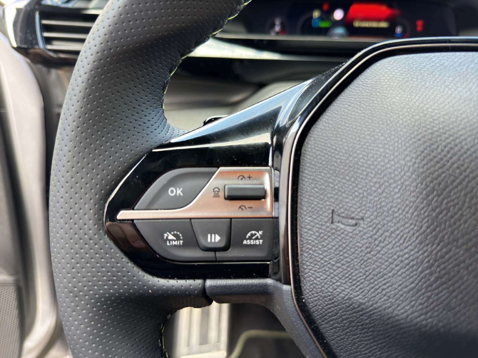 PEUGEOT 308 SW 1.6 PHEV 195 GT-image-8