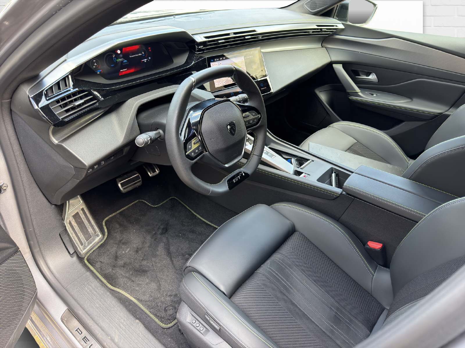 PEUGEOT 308 SW 1.6 PHEV 195 GT-image-6