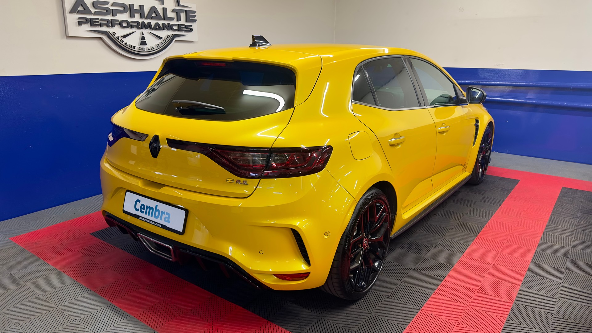 RENAULT Mégane Trophy 300 EDC-image-4