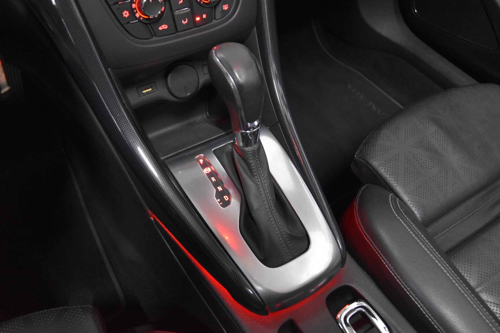 OPEL Cascada 1.6i 16V Cosmo Automat-image-9