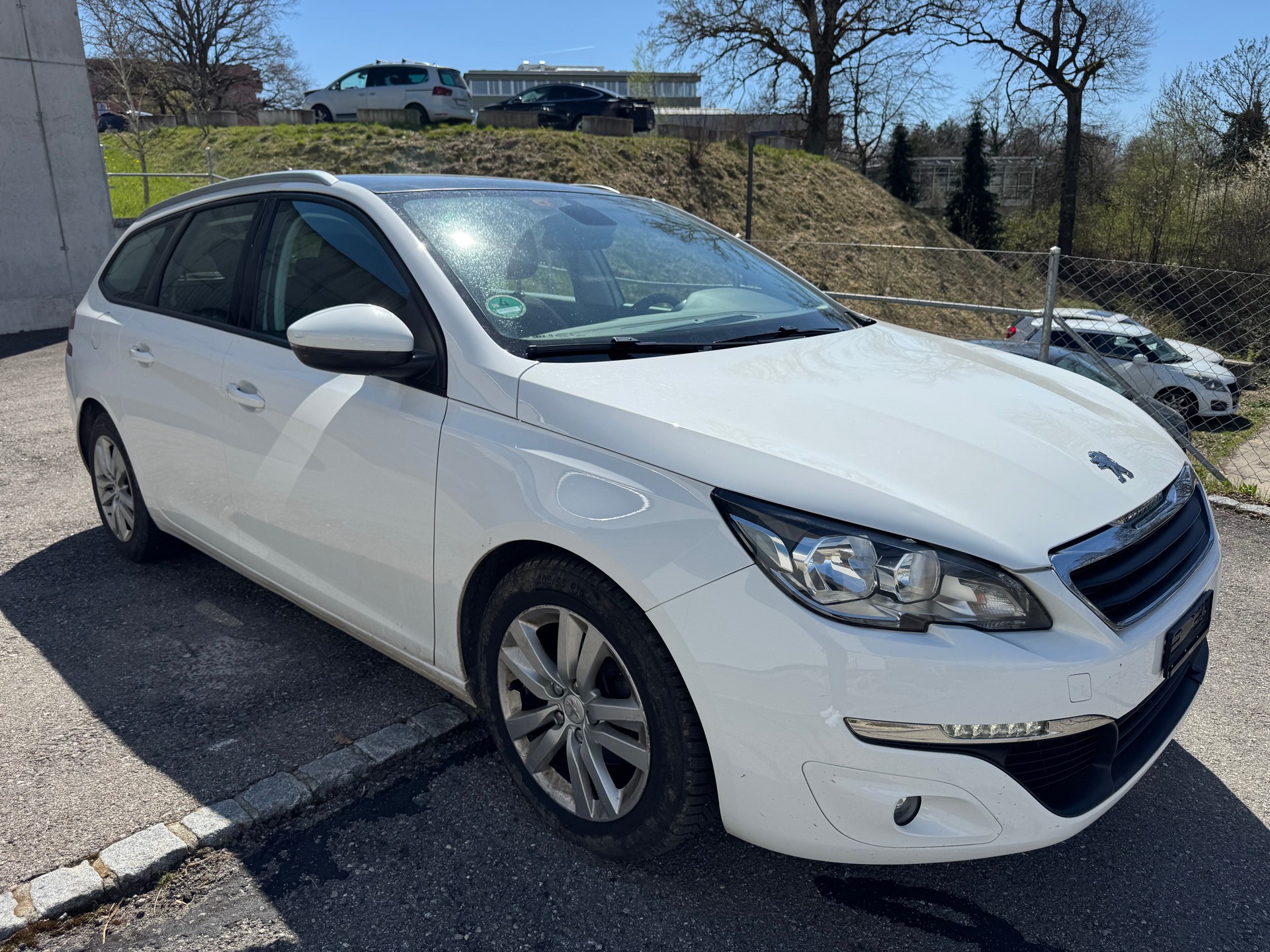 PEUGEOT 308 SW 1.6 BlueHDI Allure Automatic-image-1