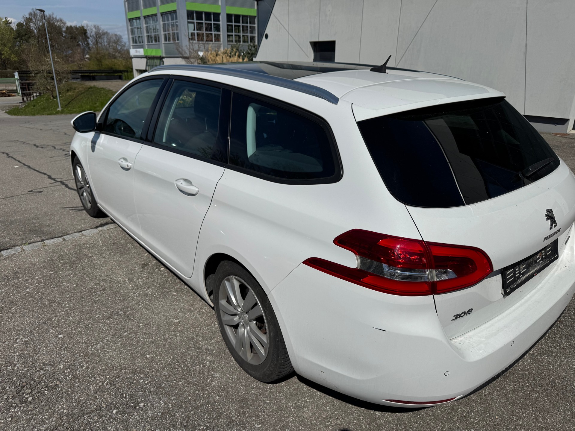 PEUGEOT 308 SW 1.6 BlueHDI Allure Automatic-image-3