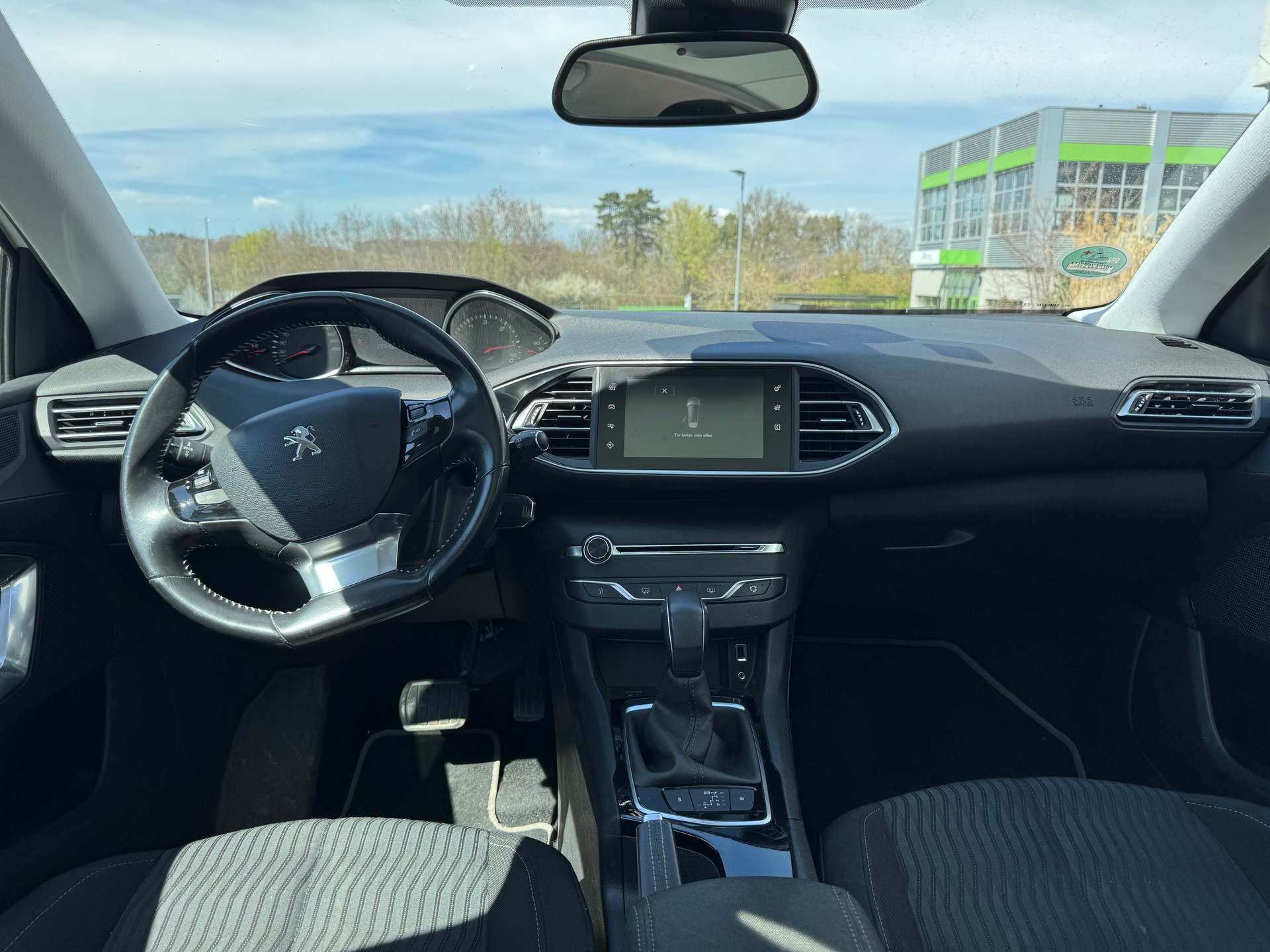 PEUGEOT 308 SW 1.6 BlueHDI Allure Automatic-image-4