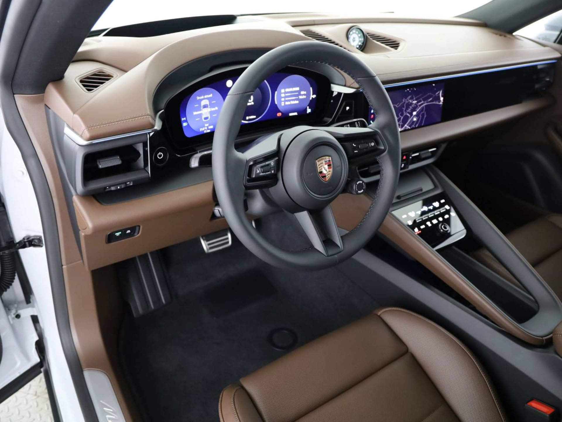 PORSCHE Macan 4S-showroom-element-3