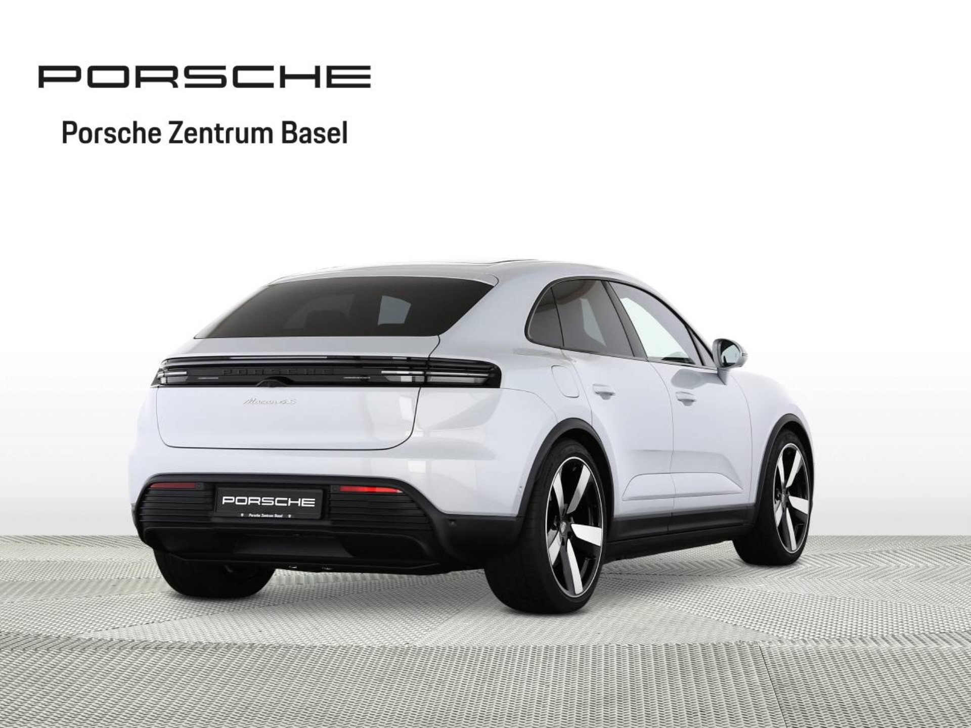 PORSCHE Macan 4S-showroom-element-2