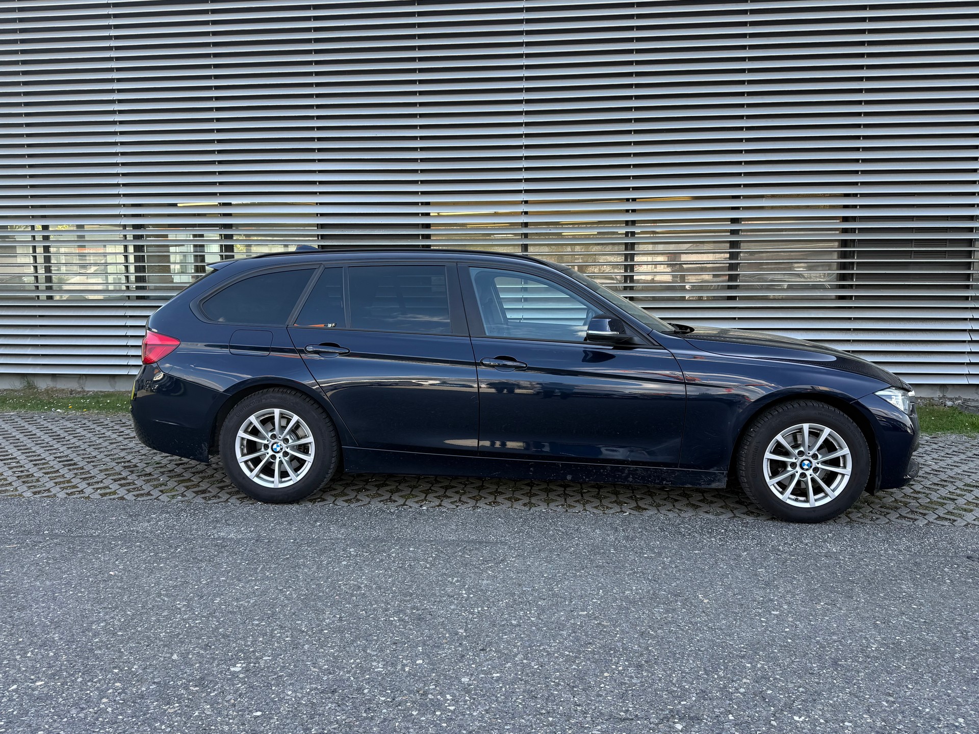 BMW 318i Touring Business-image-3