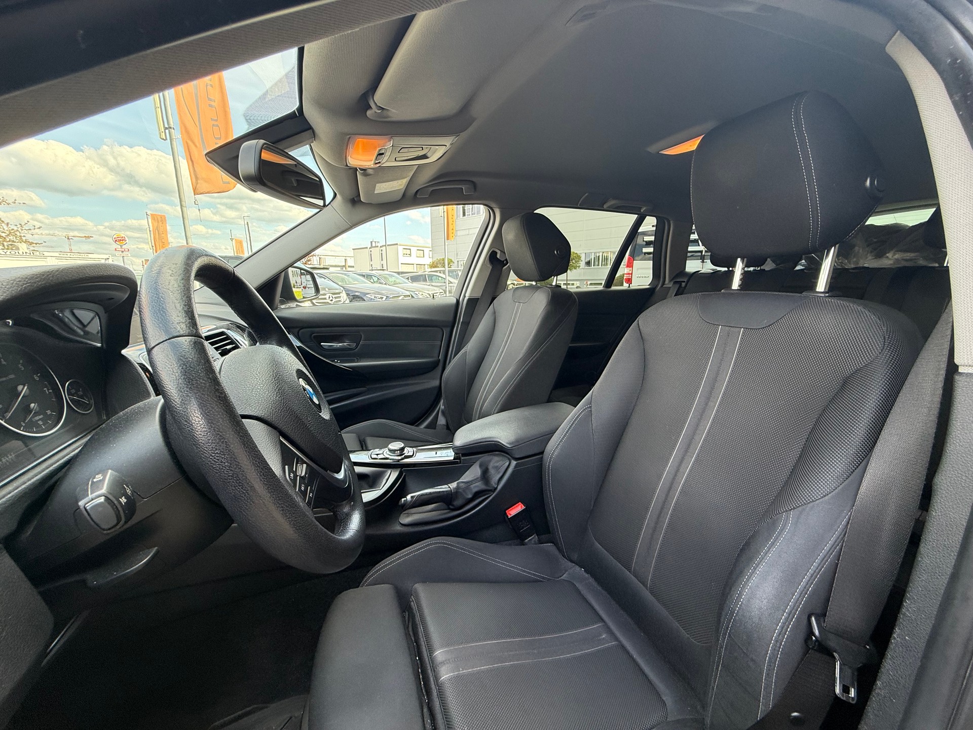 BMW 318i Touring Business-image-9
