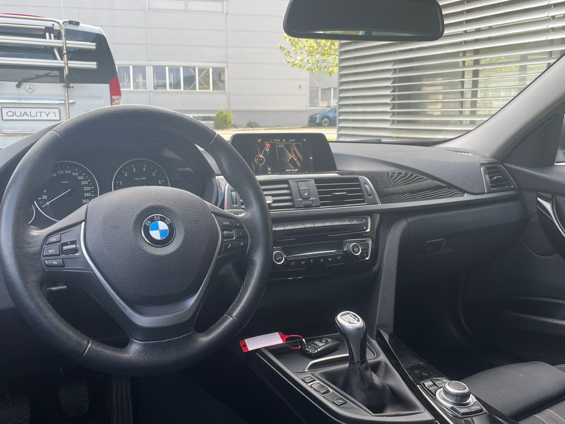 BMW 318i Touring Business-image-8
