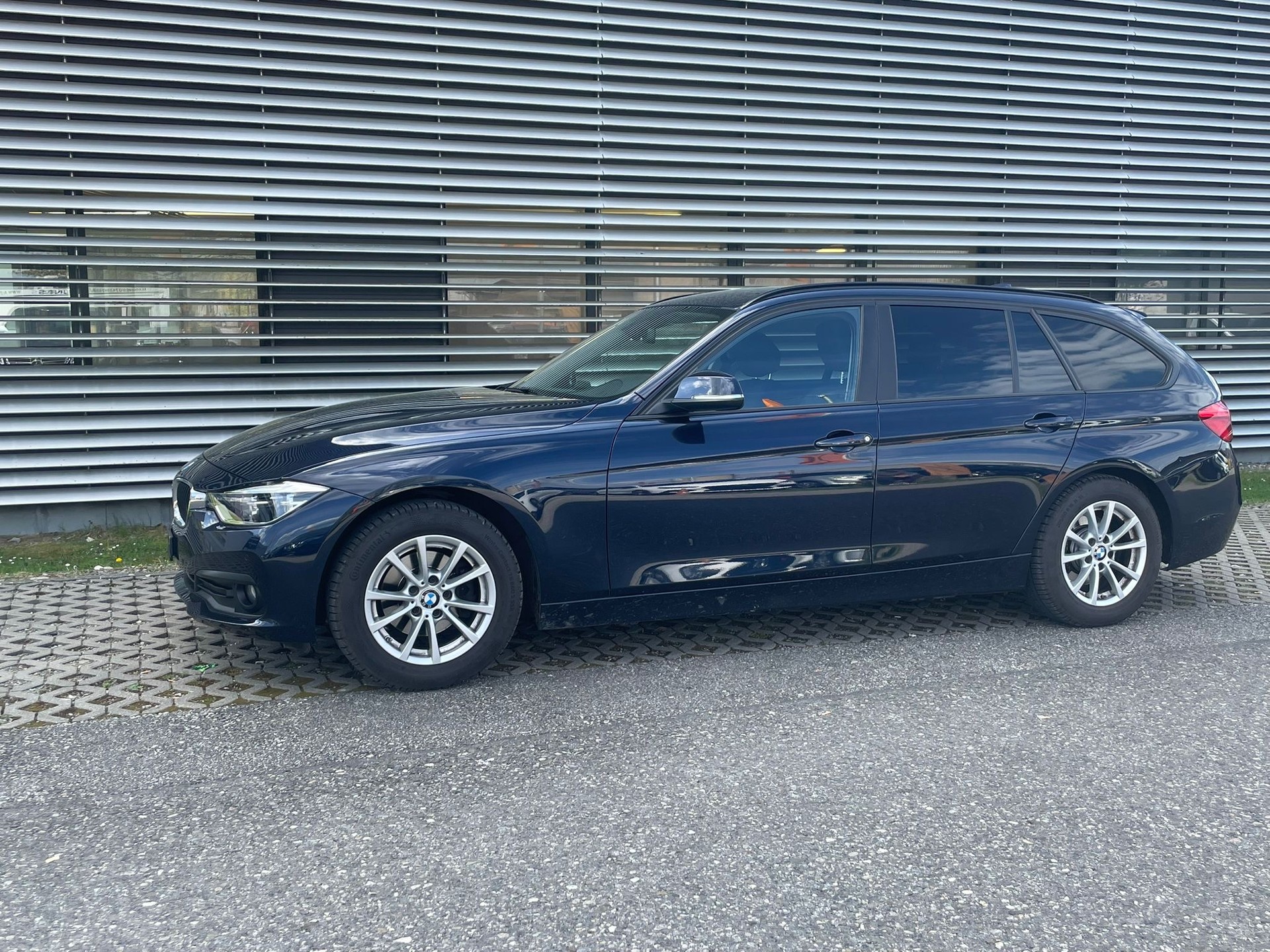 BMW 318i Touring Business-image-6