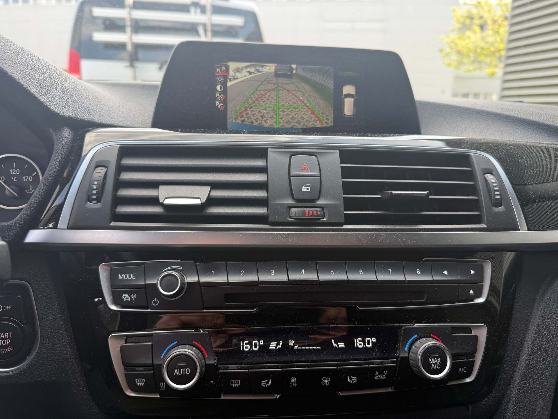BMW 318i Touring Business-image-11