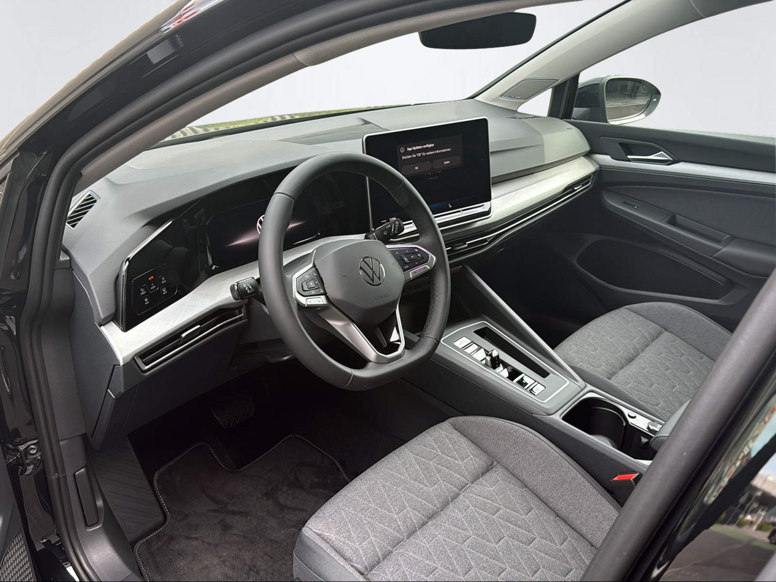 VW Golf VIII 1.5 eTSI United DSG-image-10