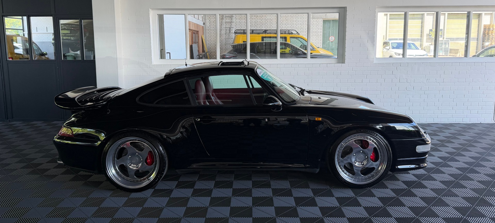 PORSCHE 911 Turbo 3.6 WLS1 430 PS (CH)-image-2