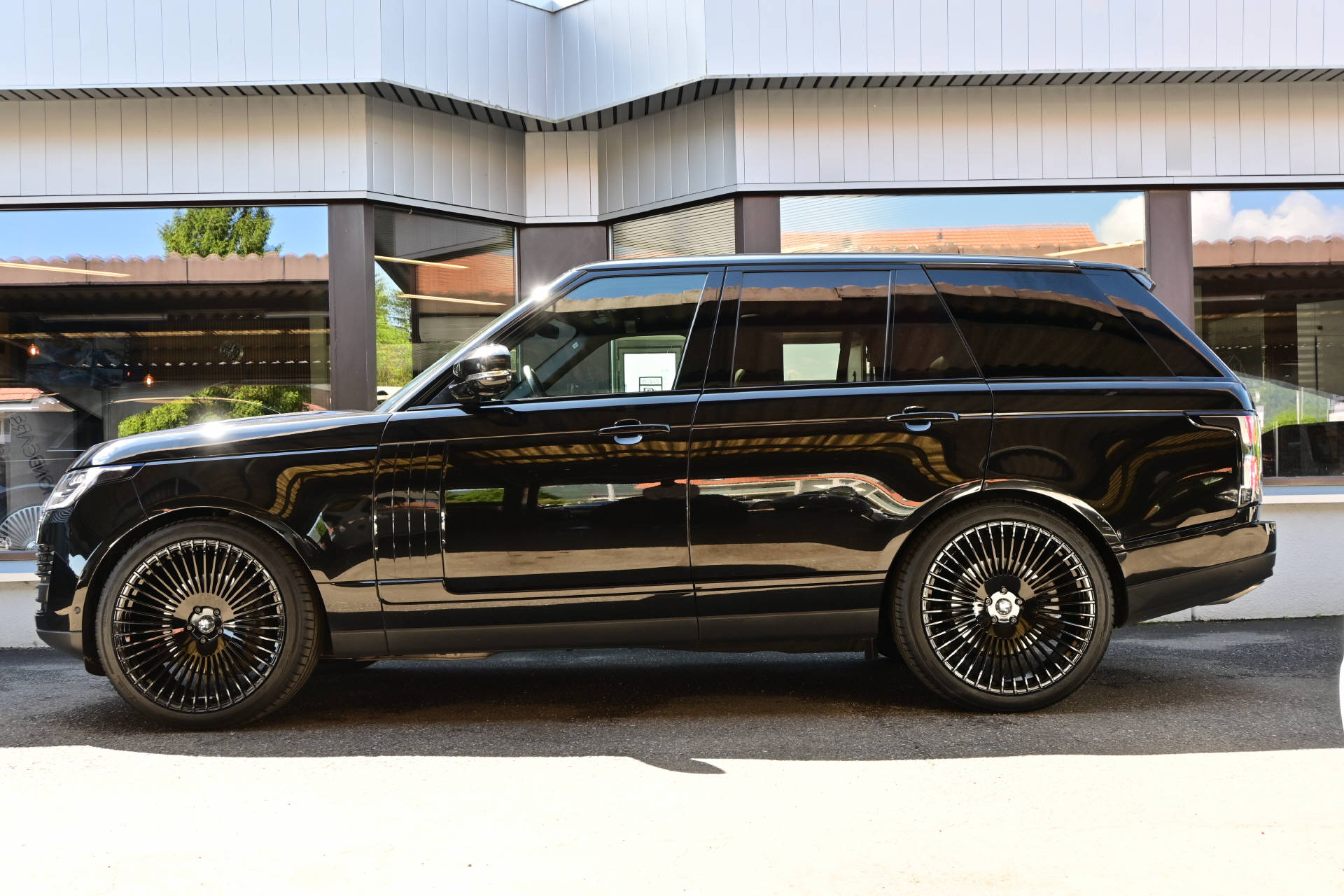 LAND ROVER Range Rover 4.4 SDV8 Autobiography **All Black**-image-5
