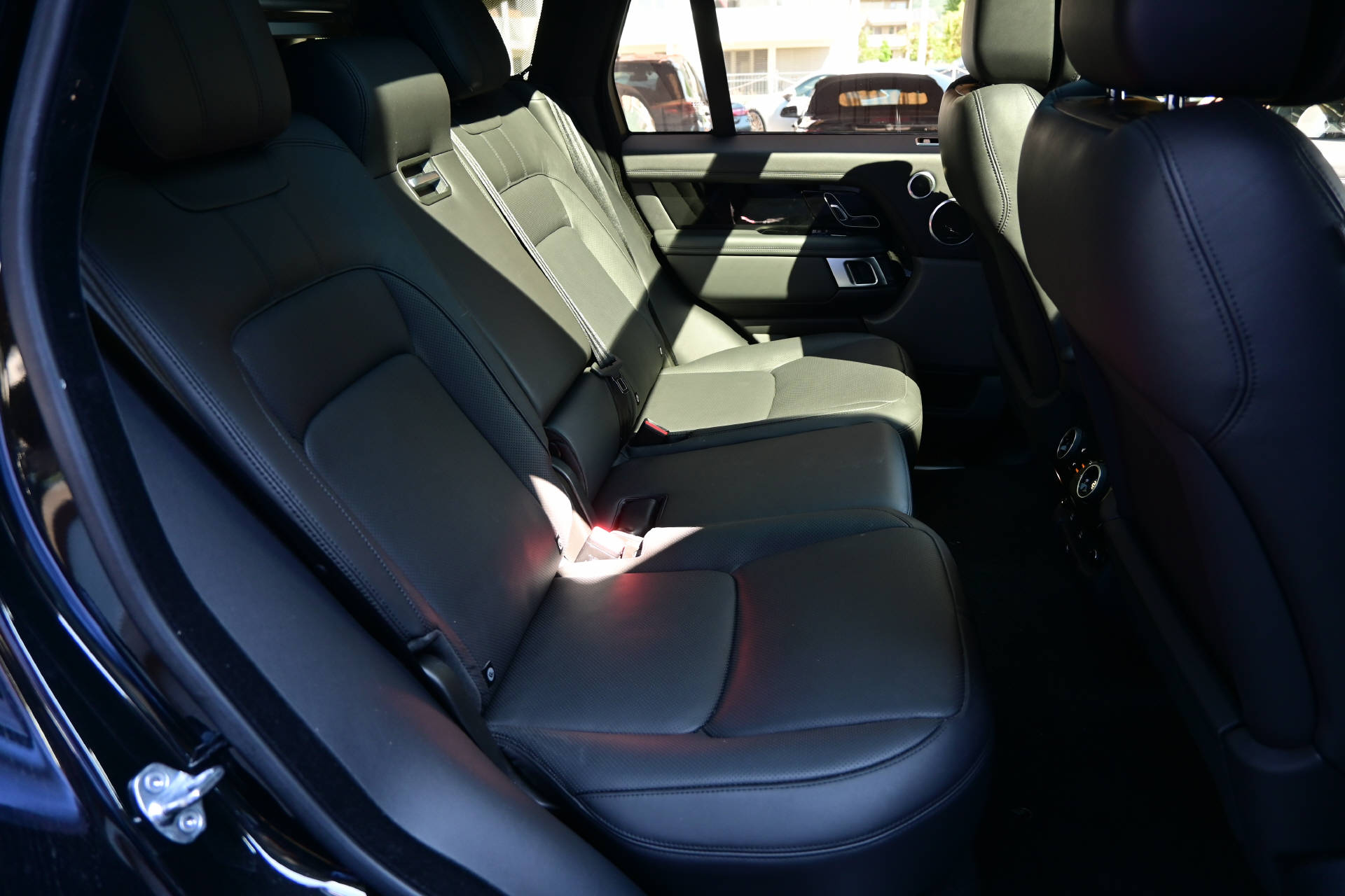 LAND ROVER Range Rover 4.4 SDV8 Autobiography **All Black**-image-18