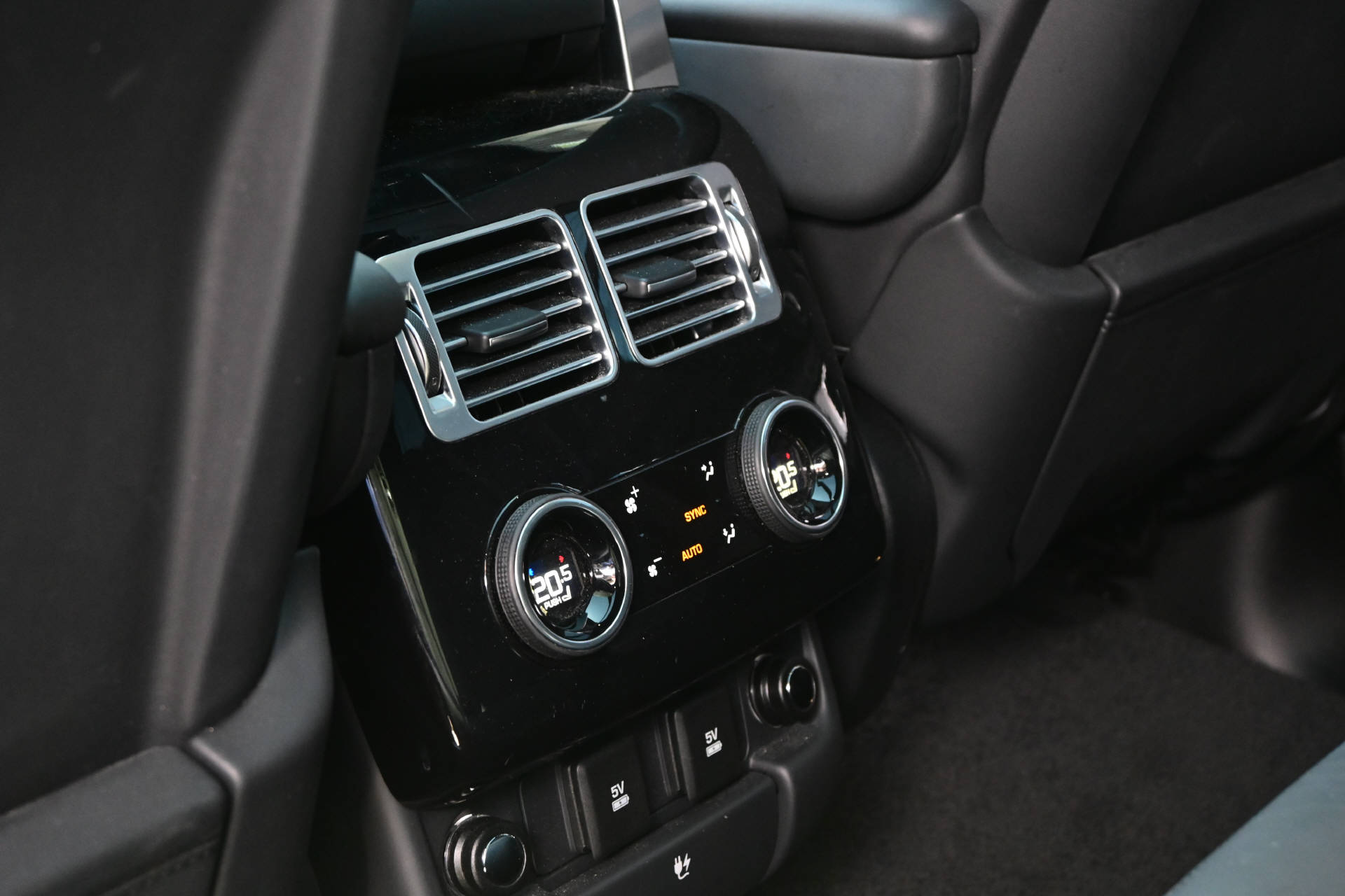 LAND ROVER Range Rover 4.4 SDV8 Autobiography **All Black**-image-19