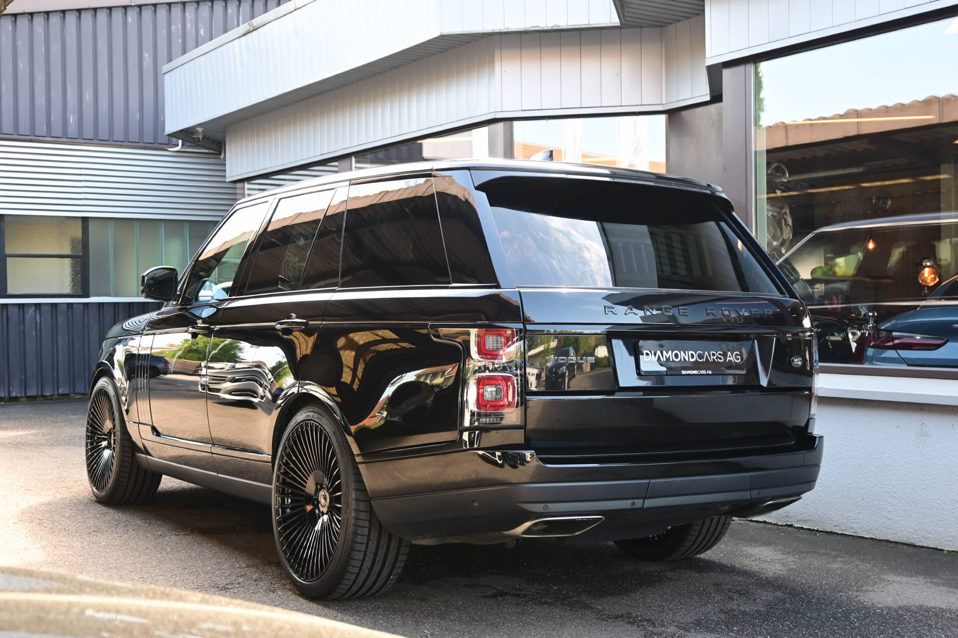 LAND ROVER Range Rover 4.4 SDV8 Autobiography **All Black**-image-4
