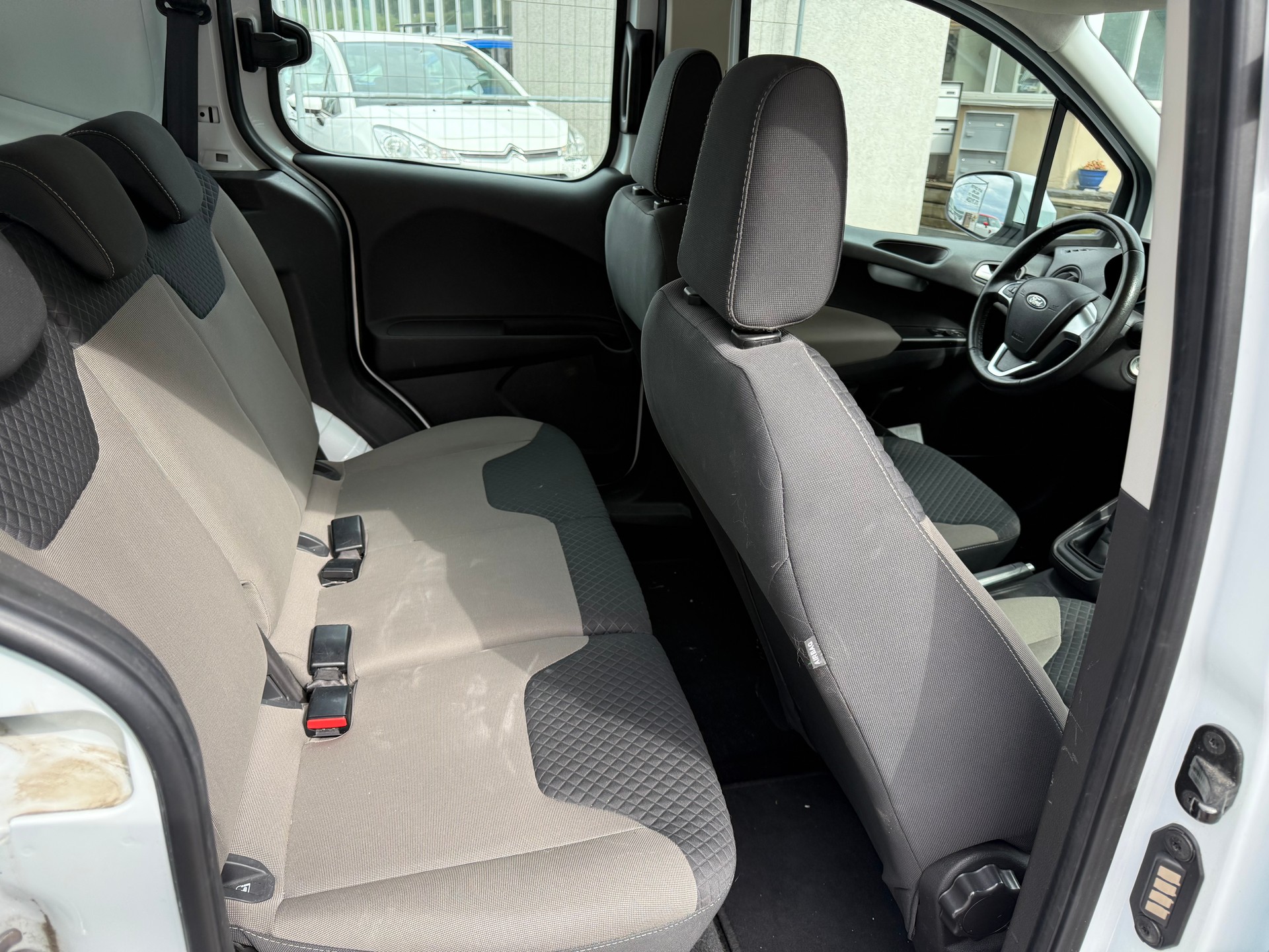 FORD Transit Courier Combi 1.5 TDCi Ambiente-image-6