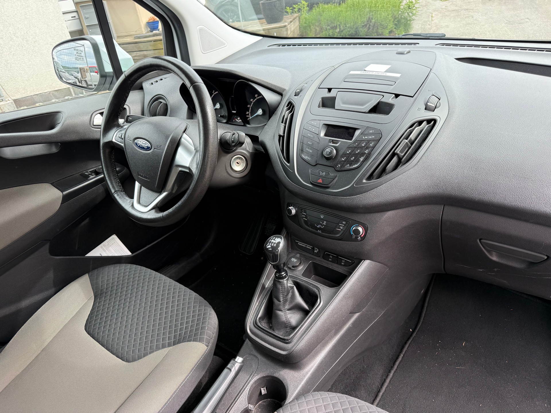 FORD Transit Courier Combi 1.5 TDCi Ambiente-image-4