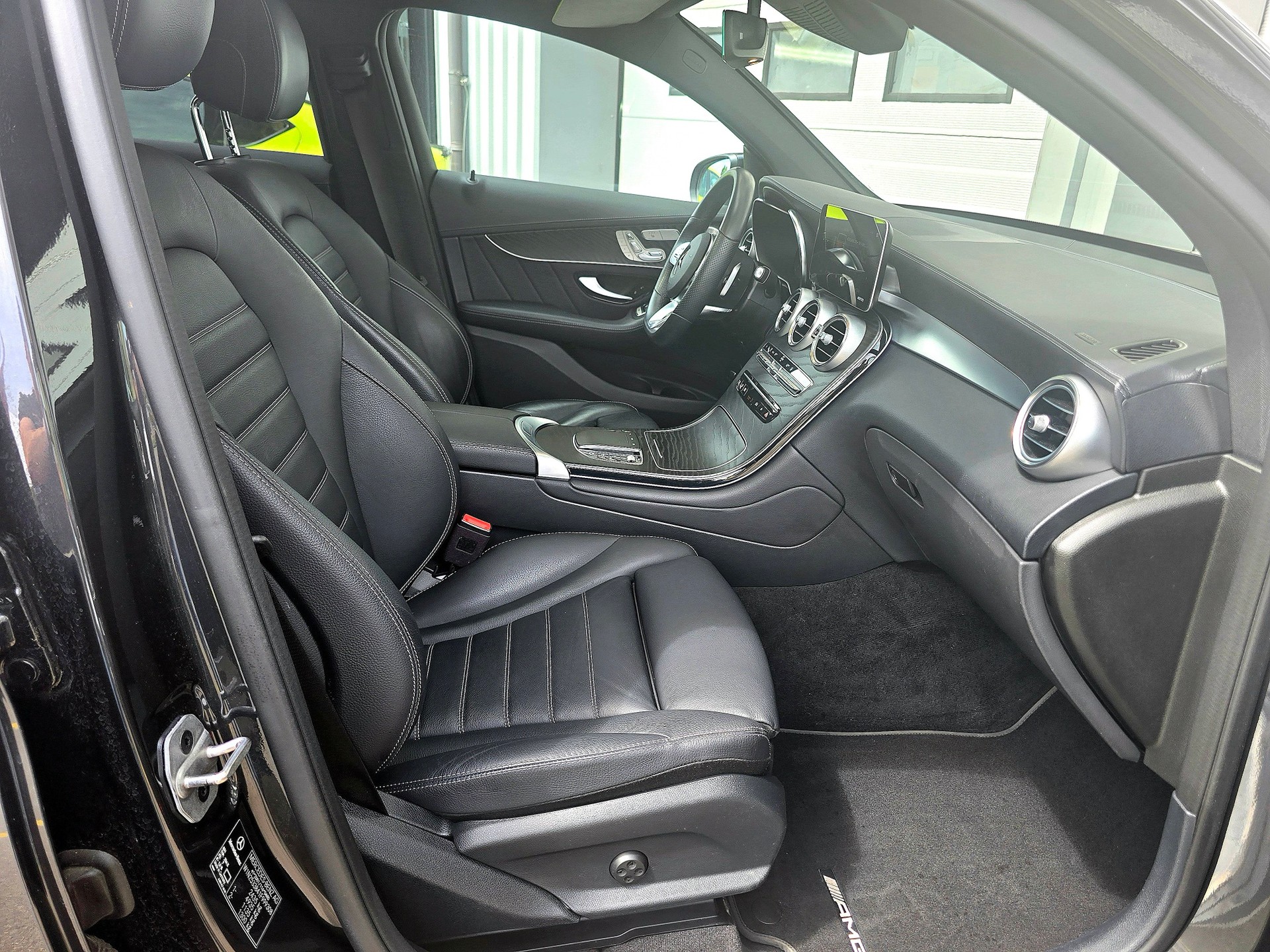 MERCEDES-BENZ GLC Coupé 300 AMG Line 4Matic 9G-Tronic-image-13