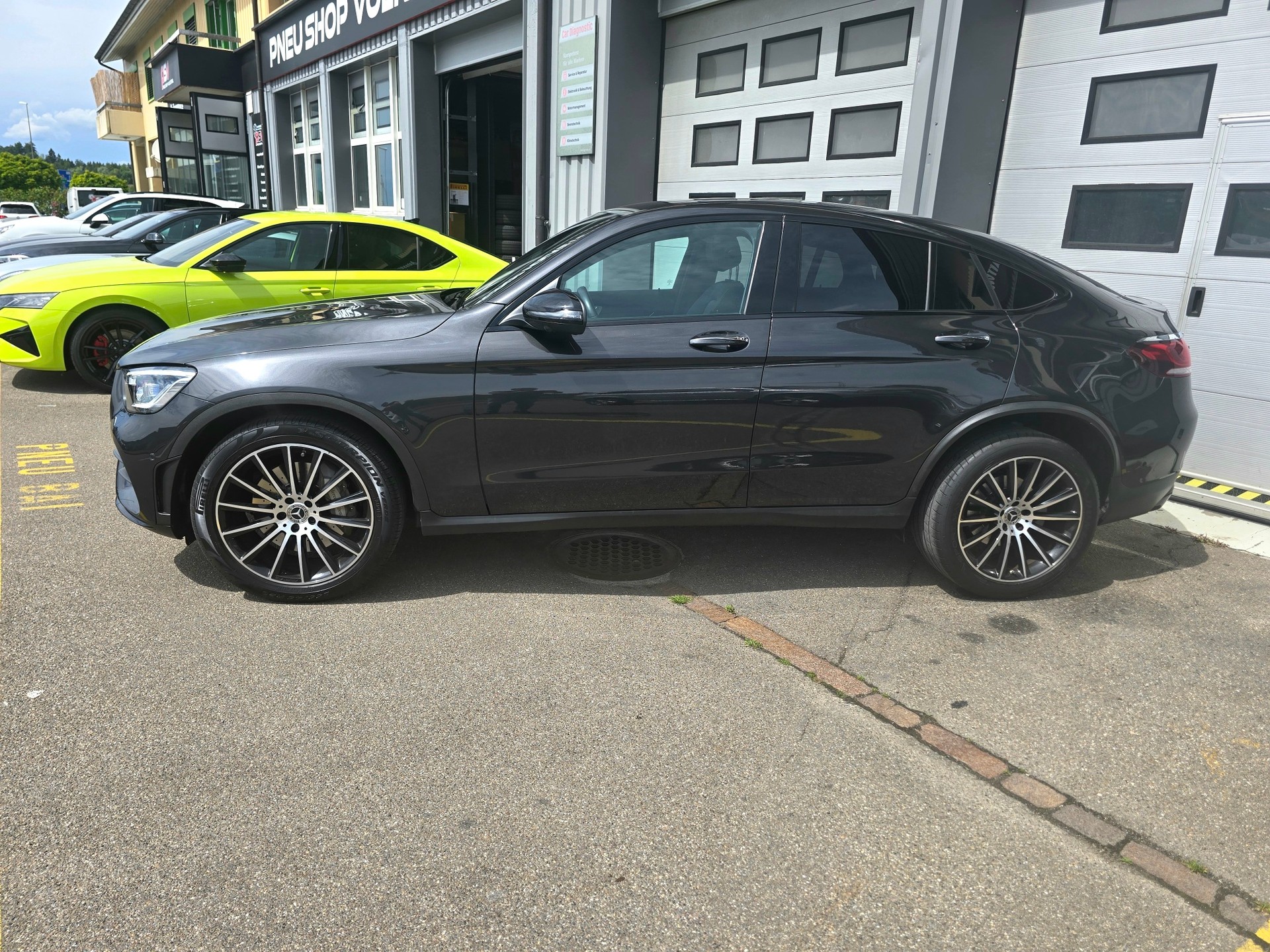 MERCEDES-BENZ GLC Coupé 300 AMG Line 4Matic 9G-Tronic-image-4