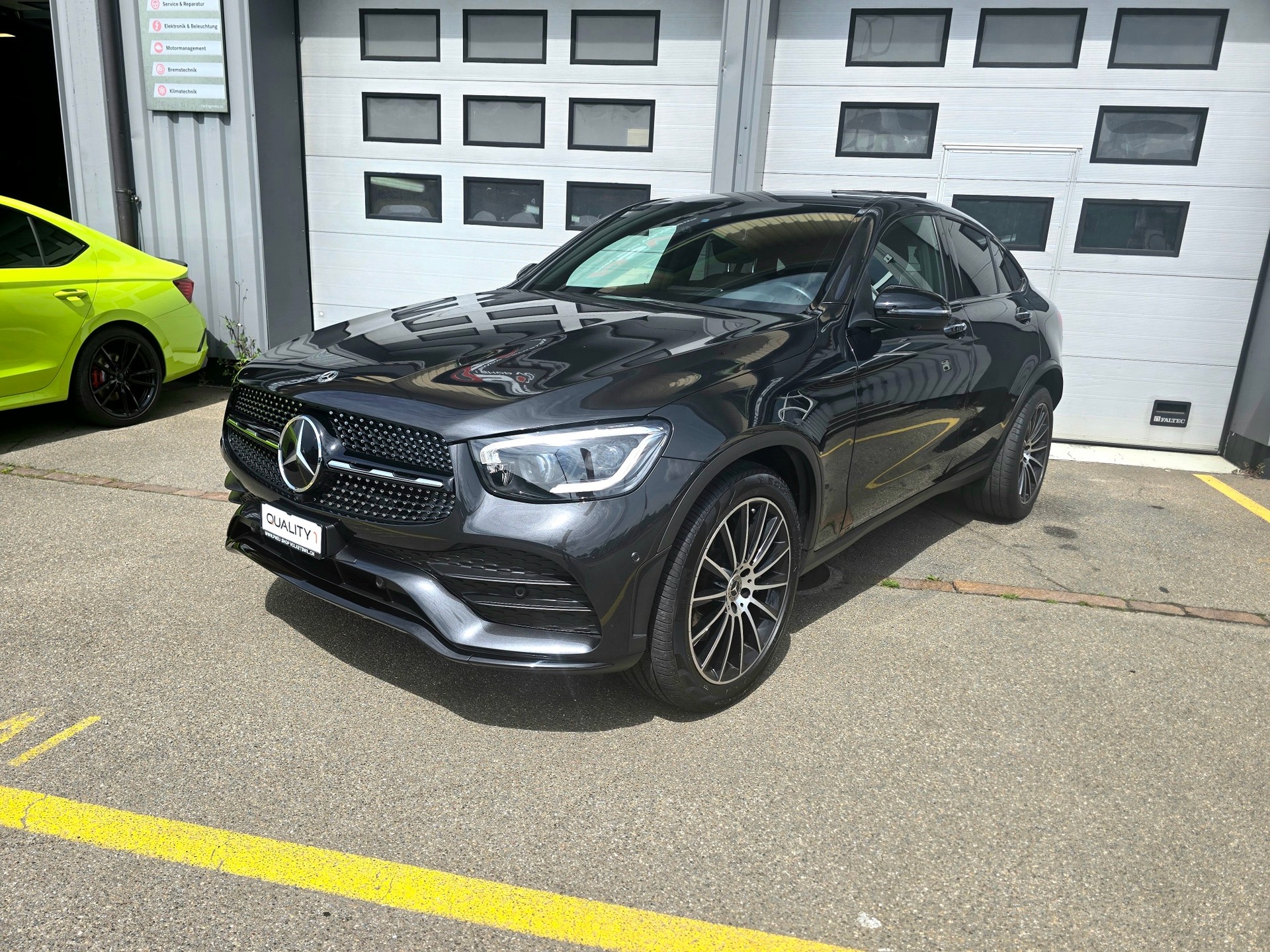 MERCEDES-BENZ GLC Coupé 300 AMG Line 4Matic 9G-Tronic-image-3