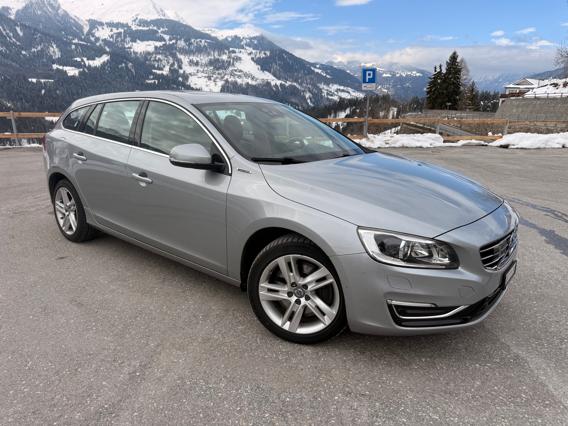 VOLVO 2.4 D6 Summum Pl.Hyb.-image-0