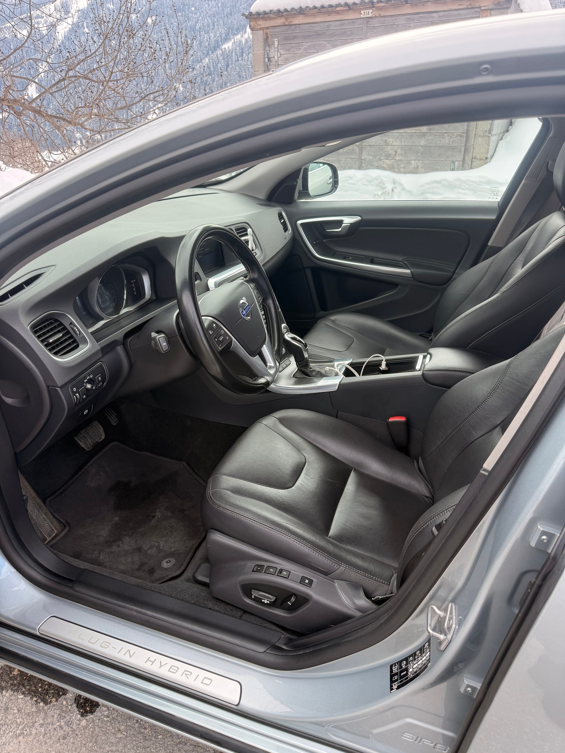 VOLVO 2.4 D6 Summum Pl.Hyb.-image-2
