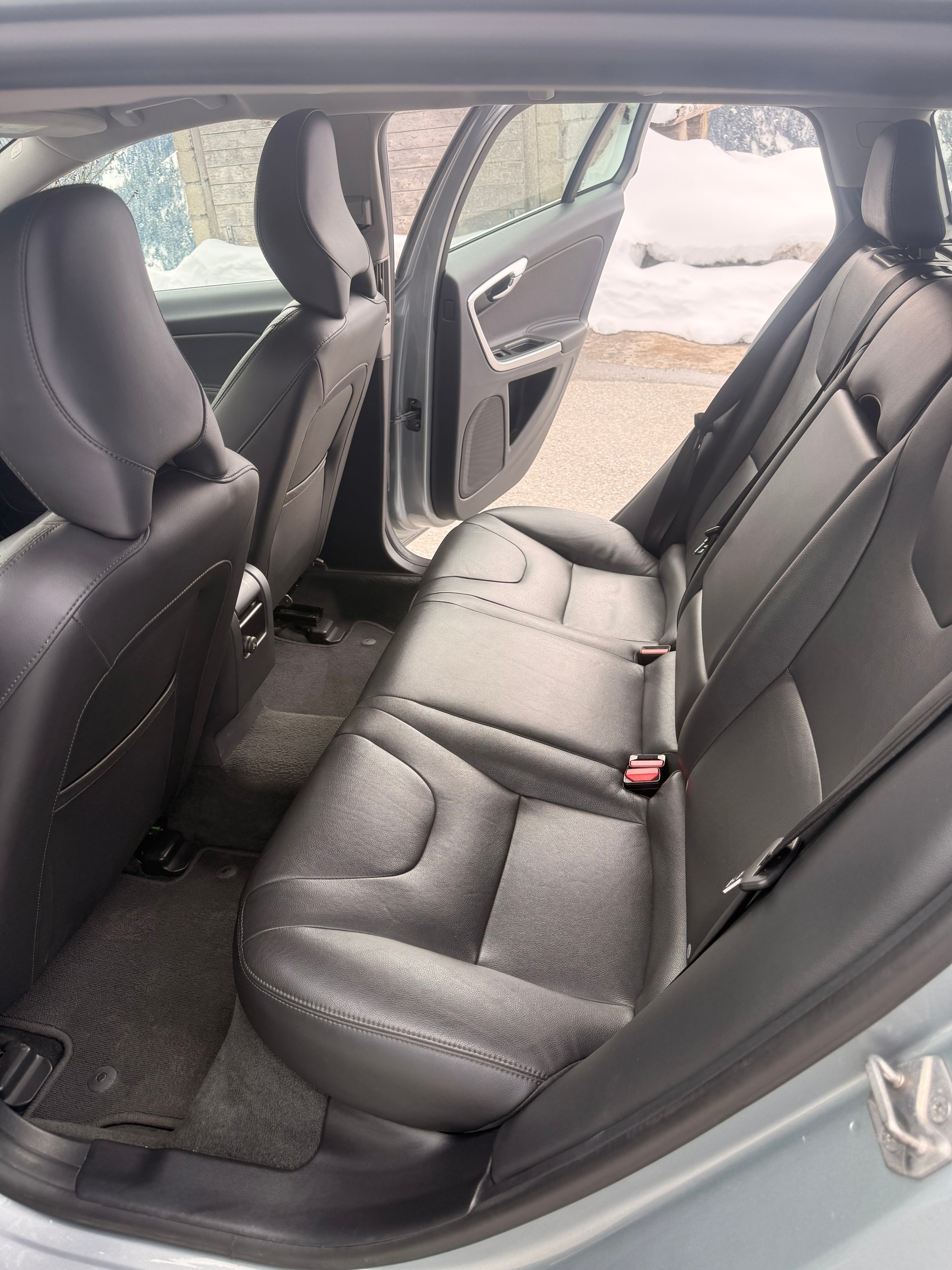 VOLVO 2.4 D6 Summum Pl.Hyb.-image-4