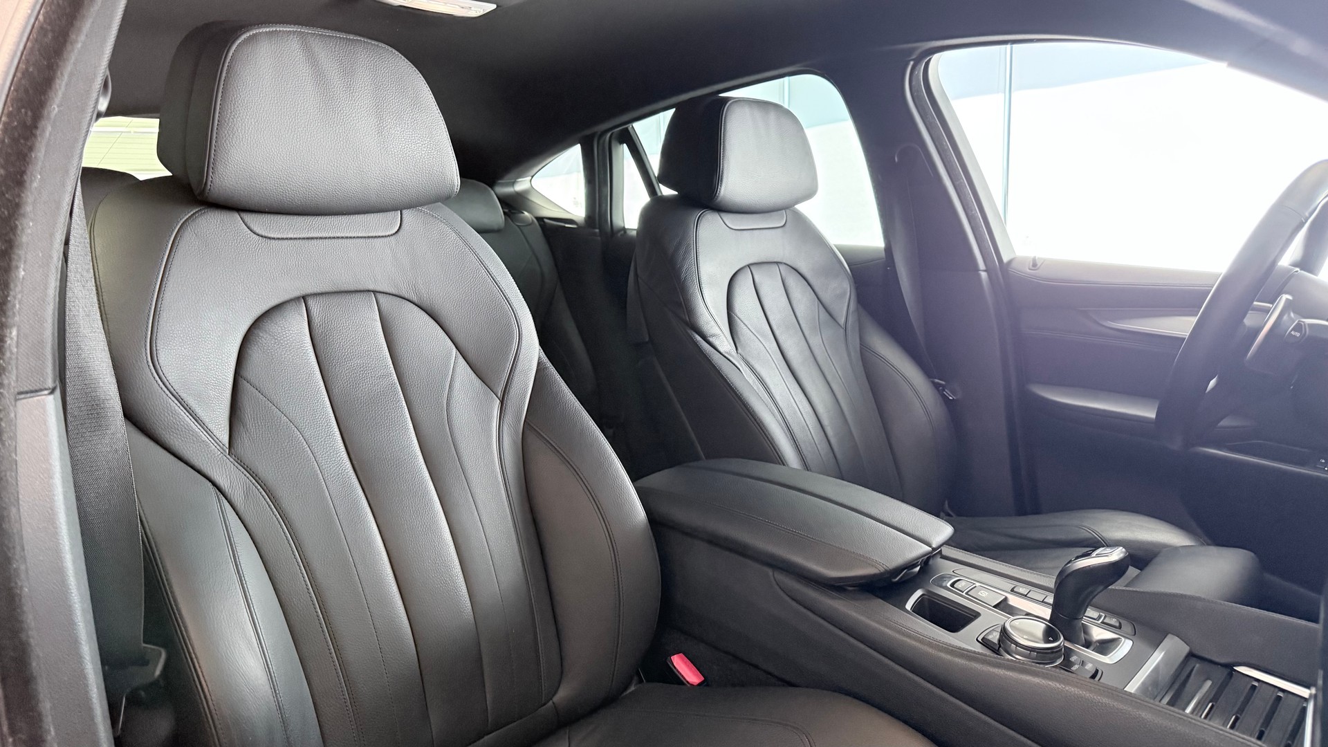 BMW X6 30d xDrive-image-25