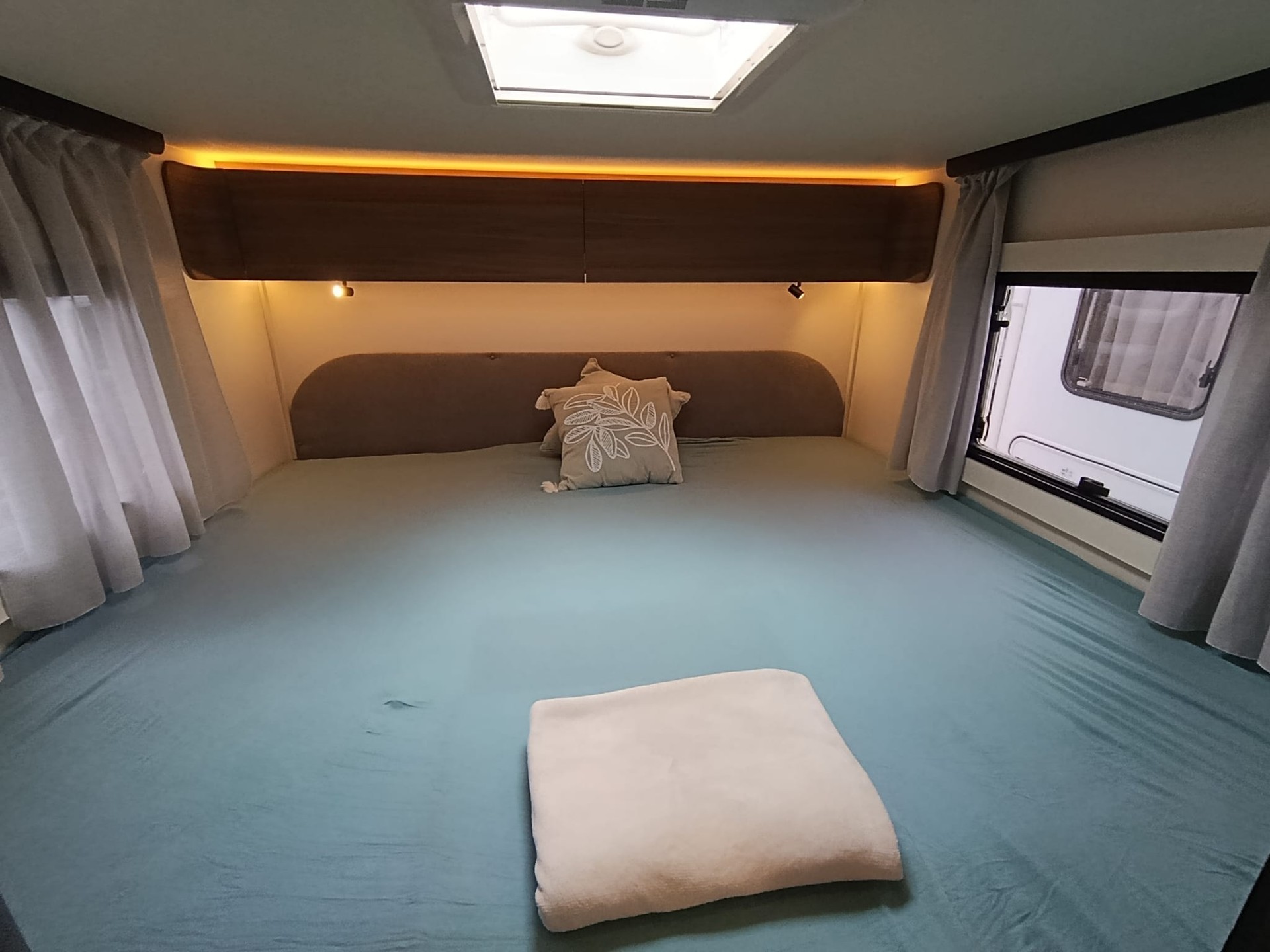 RIMOR Sailer 95 ***Premium-Ausstattung zum unschlagbaren Preis***Automat 165PS *5 Plätzer *Bordcomputer *Rückfahrkamera *Navigation*-showroom-element-3