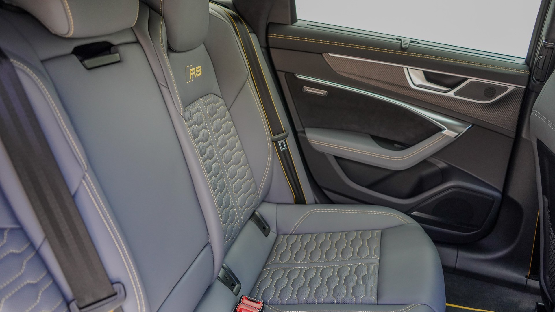 AUDI RS6 4.0 V8 TFSI quattro ***VEGAS GELB / AUDI EXCLUSIVE / GELBE NÄHTE / MTM FELGEN***-image-17