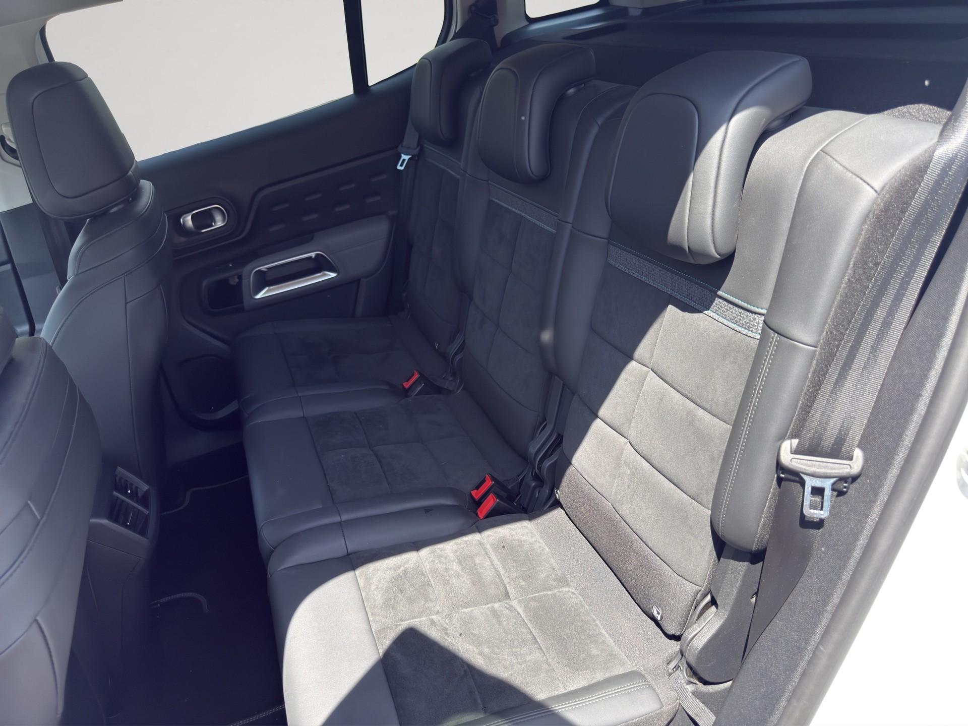 CITROEN C5 Aircross 1.6 PHEV Swiss Edition-image-8