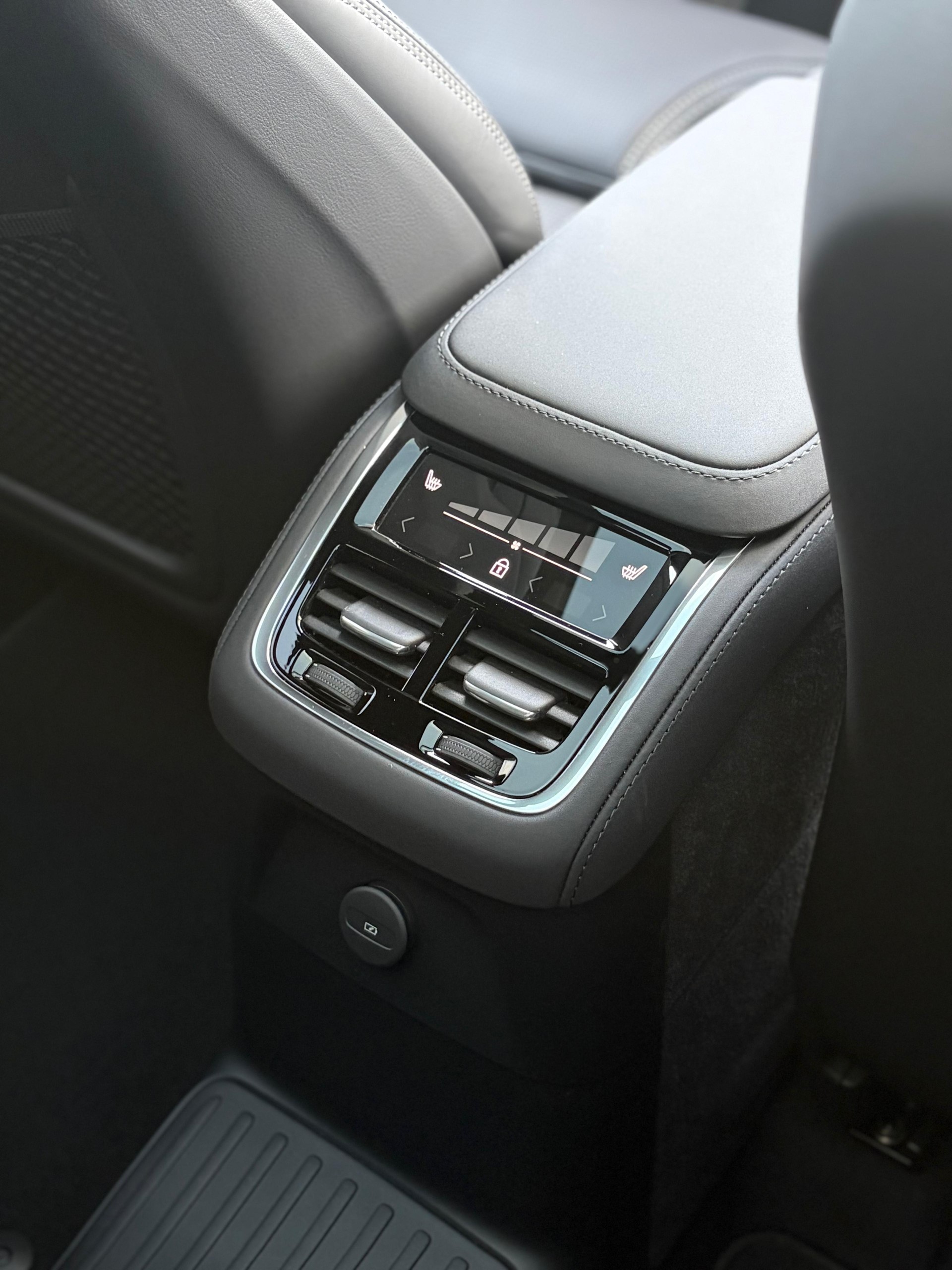 VOLVO XC90 2.0 T8 TE XCLUSIVE Edition Bright eAWD-image-18
