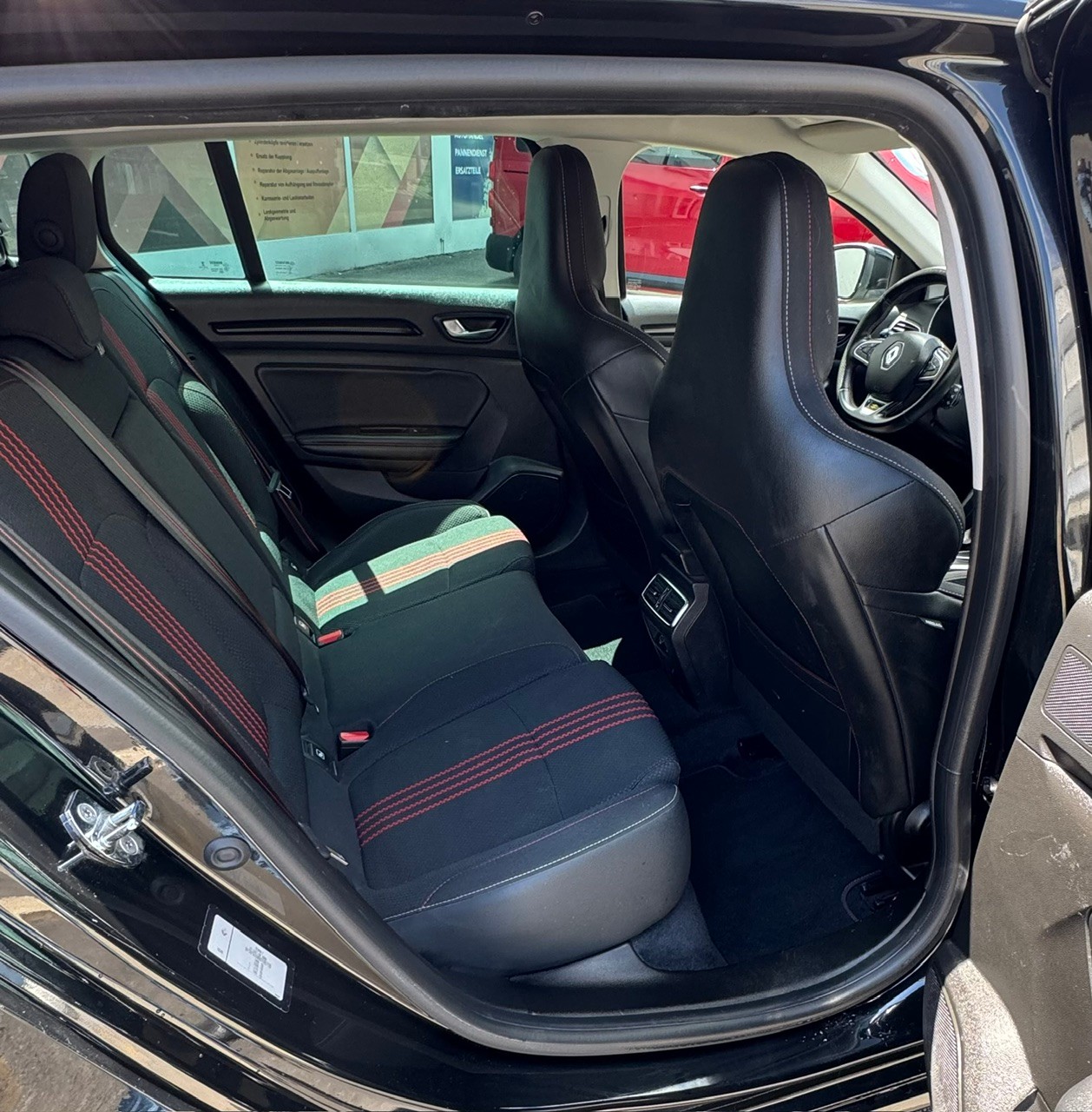 RENAULT Mégane Grandtour 1.3 16V R.S. Line EDC-image-9