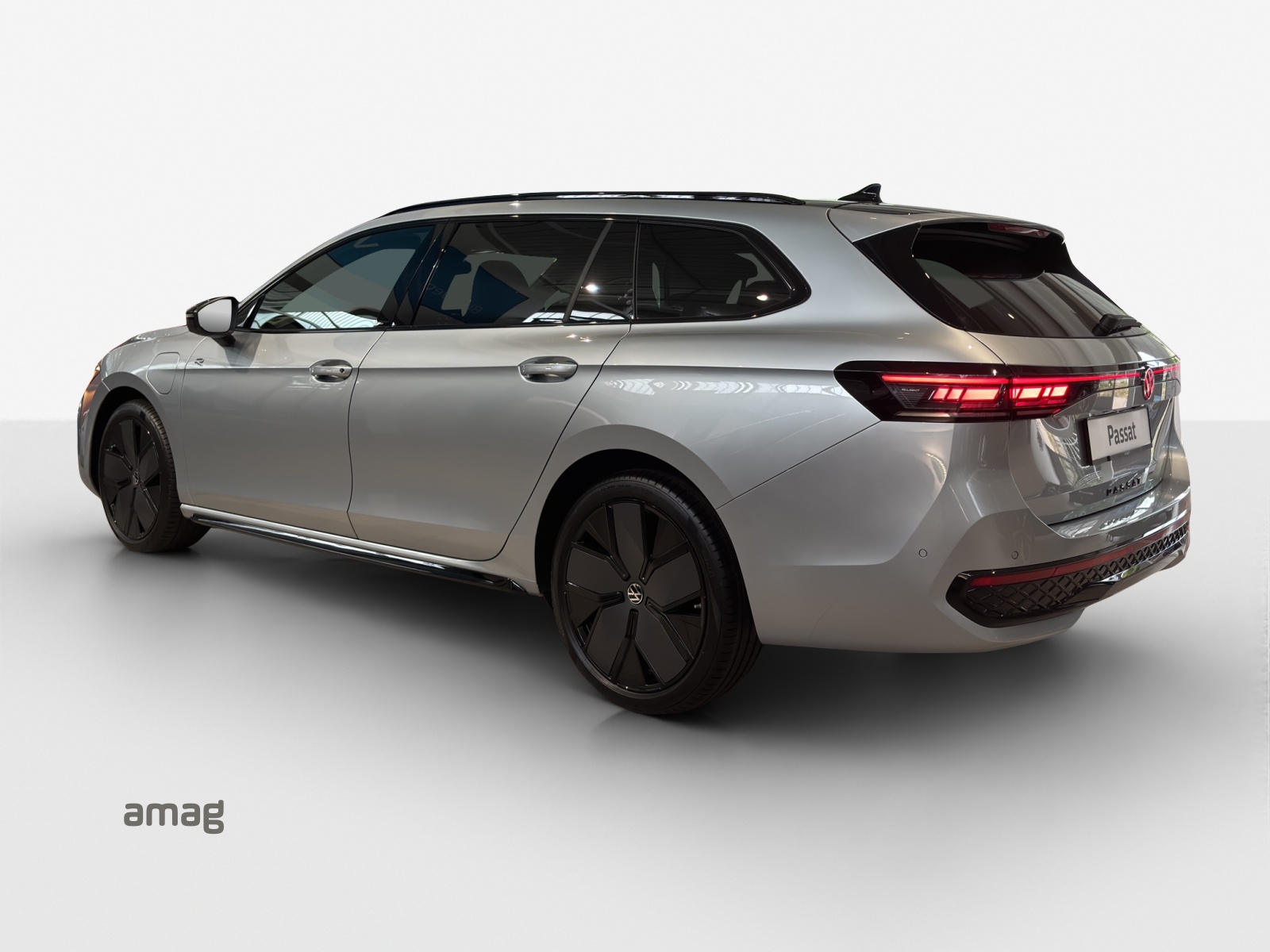 VW Passat Variant 1.5 TSI evo2 Plug-In- Hybrid R-Line DSG-image-2