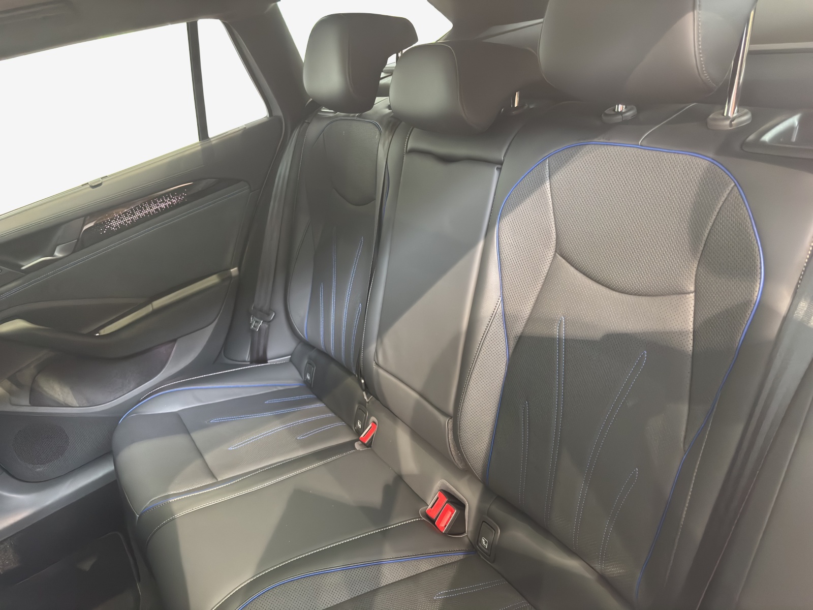 VW Passat Variant 1.5 TSI evo2 Plug-In- Hybrid R-Line DSG-image-11