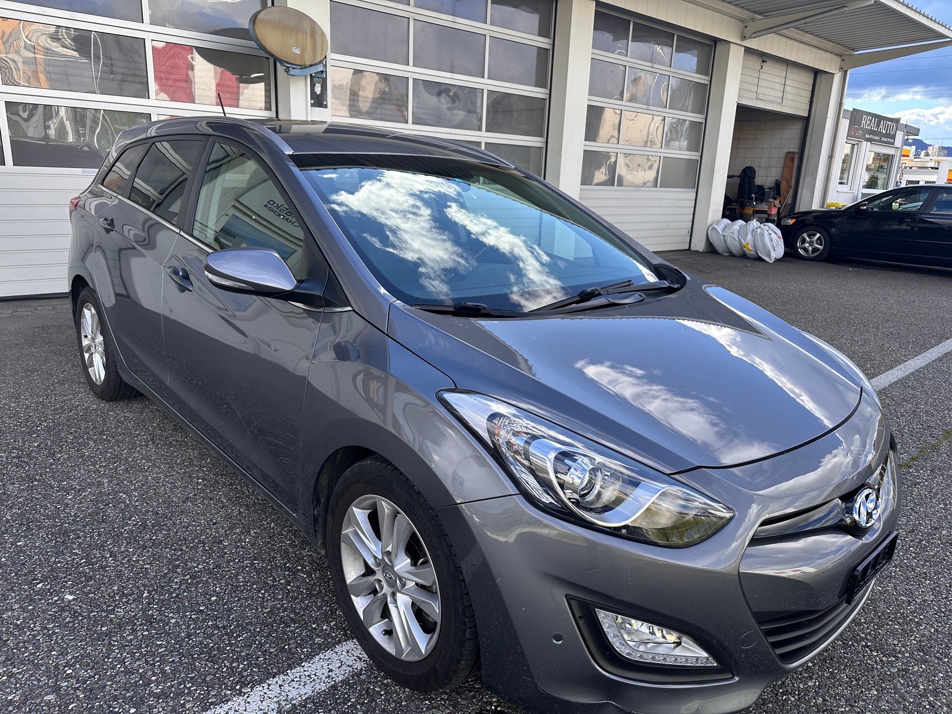 HYUNDAI i30 Wagon 1.6 GDI Style Automatic-image-2