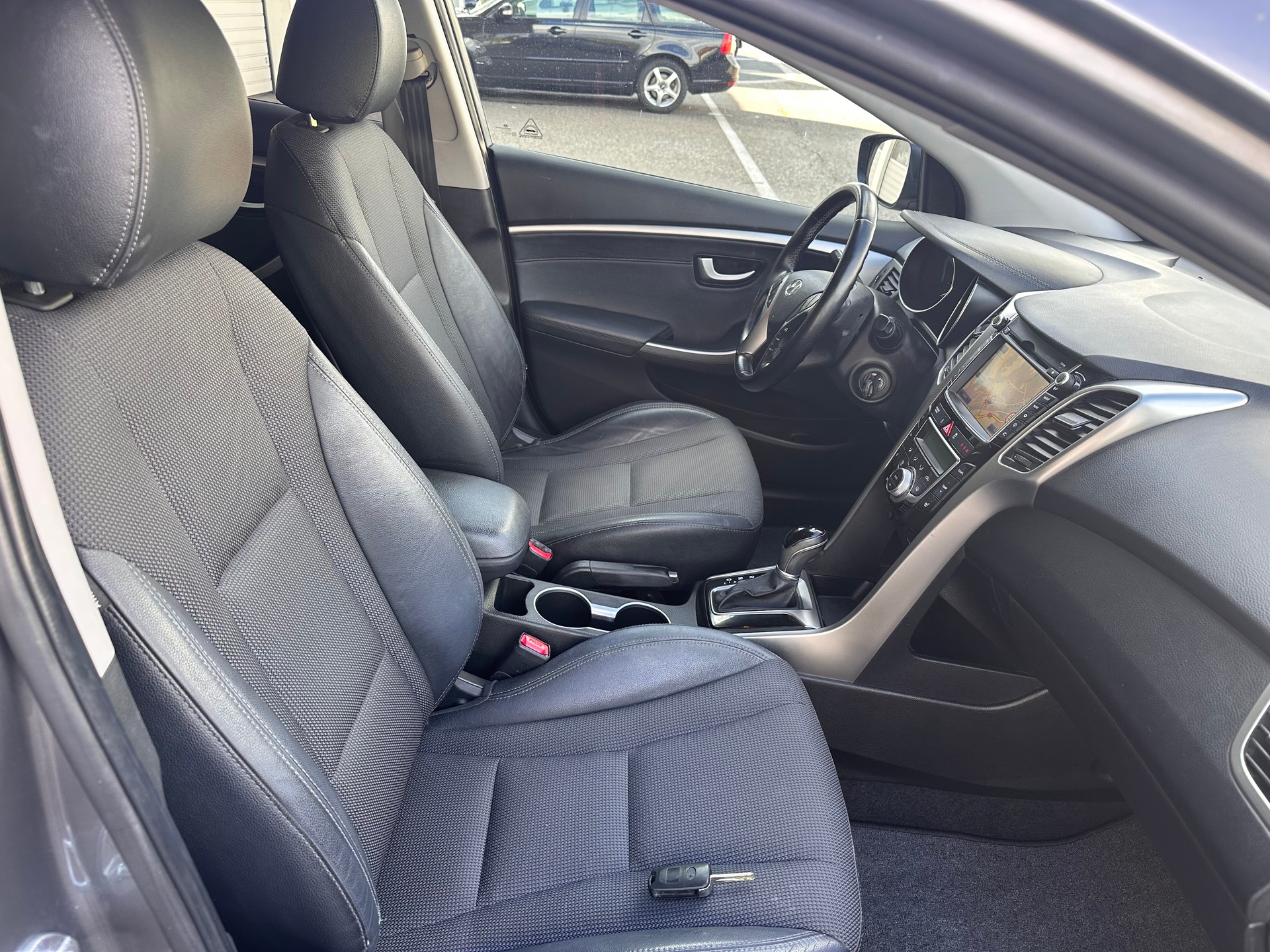HYUNDAI i30 Wagon 1.6 GDI Style Automatic-image-9