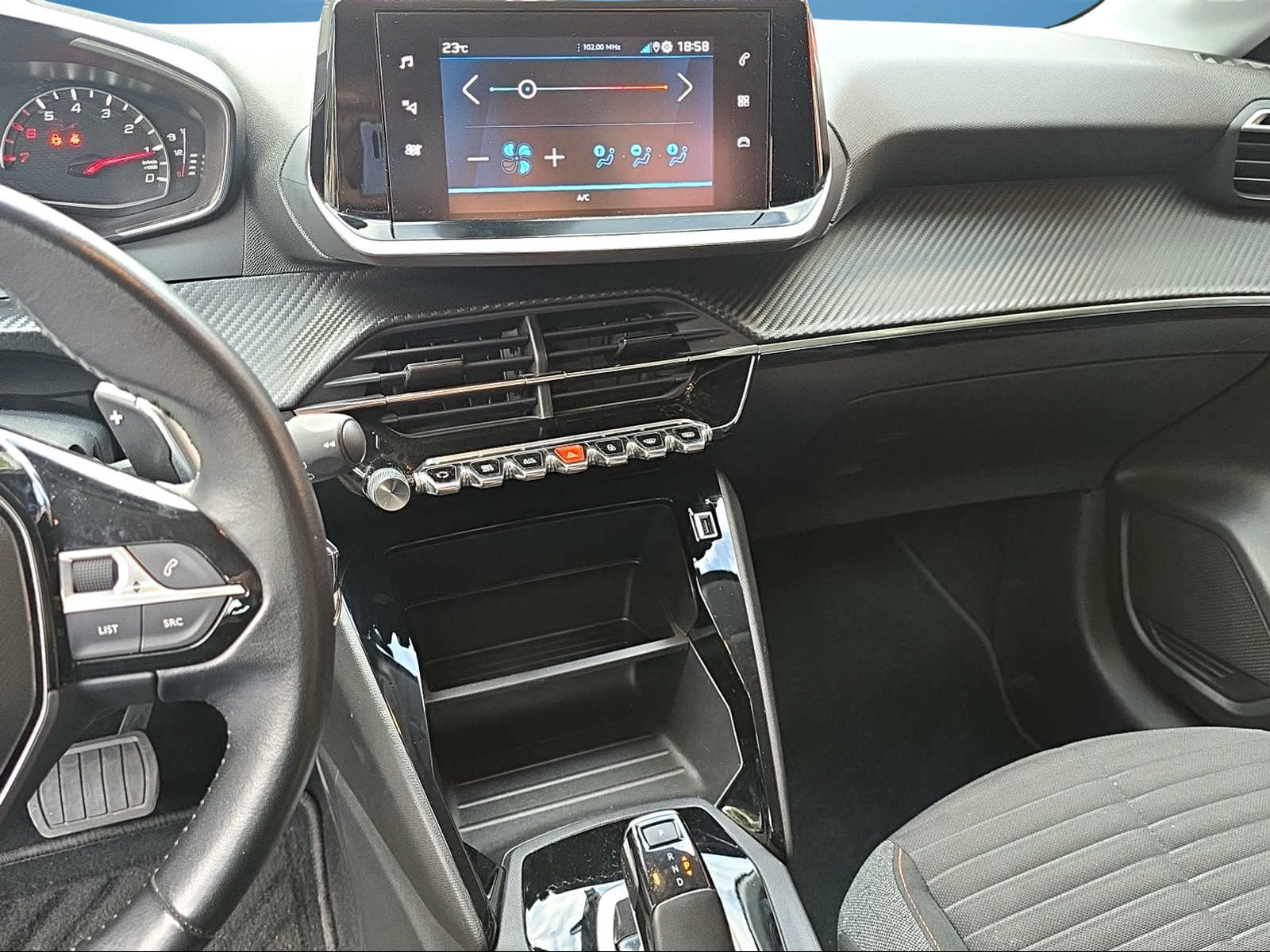 PEUGEOT 208 1.2 PureTech Active Pack EAT8-image-14