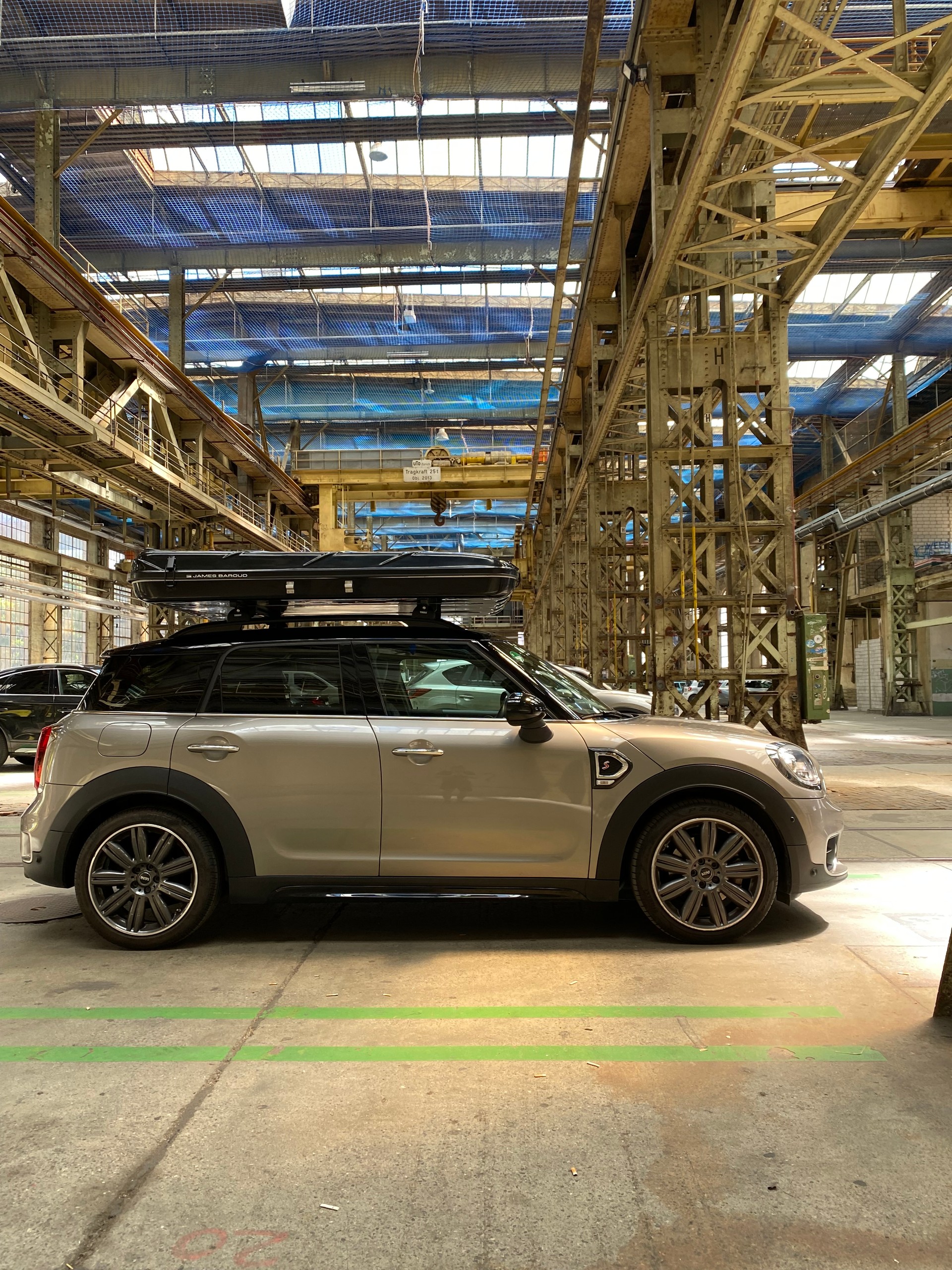 MINI 2.0i Cooper S ALL4-image-1